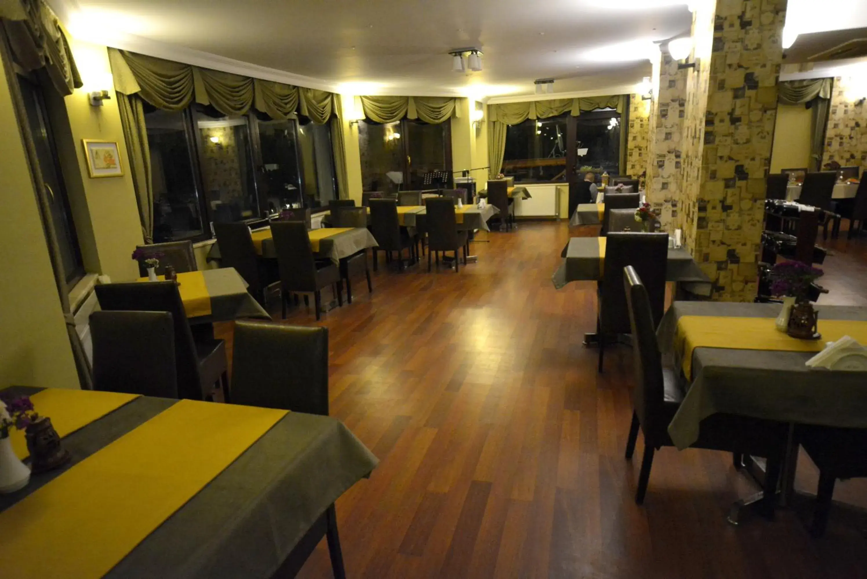 Restaurant/places to eat in Velena Hotel Restaurant/places to eat in Velena Hotel
