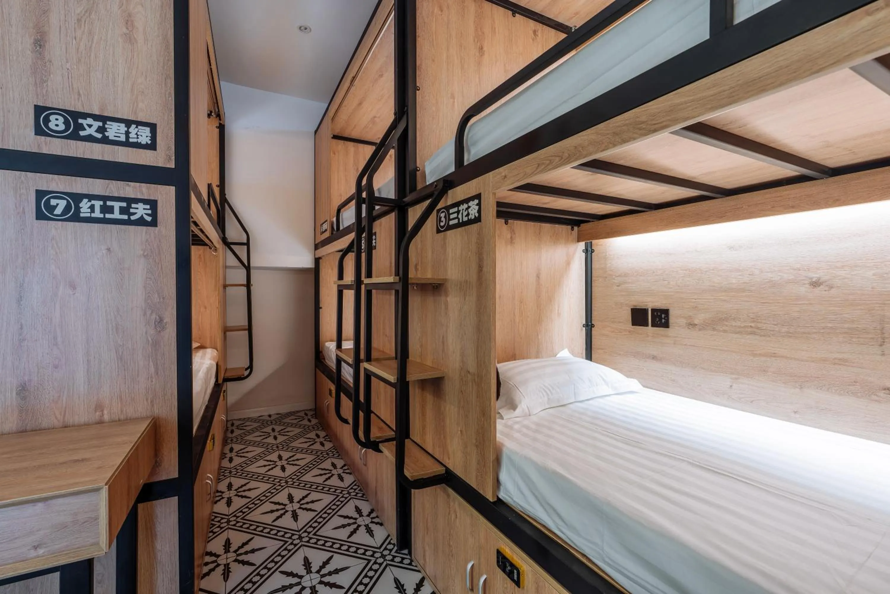 bunk bed, Bed in Chengdu Local Tea Hostel - Short Walk To Taikooli - Chill & Social Coffee Lounge - Metro downstairs - Free Activities - Friendly English Speaking Staff - Tibet, Panda, Buddha & Snow Mountain Tours