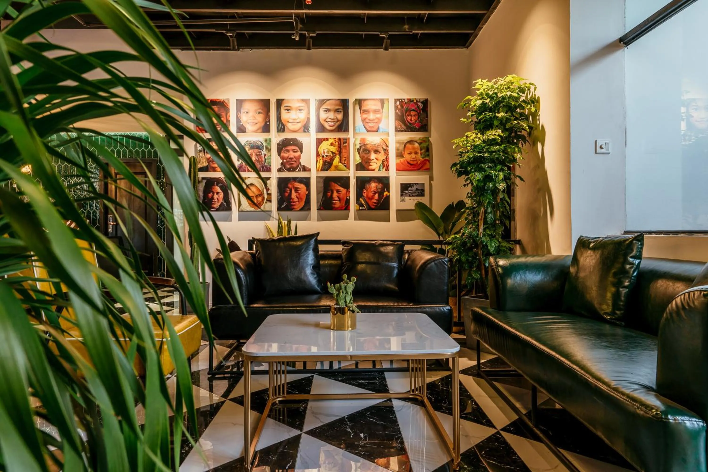 Living room in Chengdu Local Tea Hostel - Short Walk To Taikooli - Chill & Social Coffee Lounge - Metro downstairs - Free Activities - Friendly English Speaking Staff - Tibet, Panda, Buddha & Snow Mountain Tours