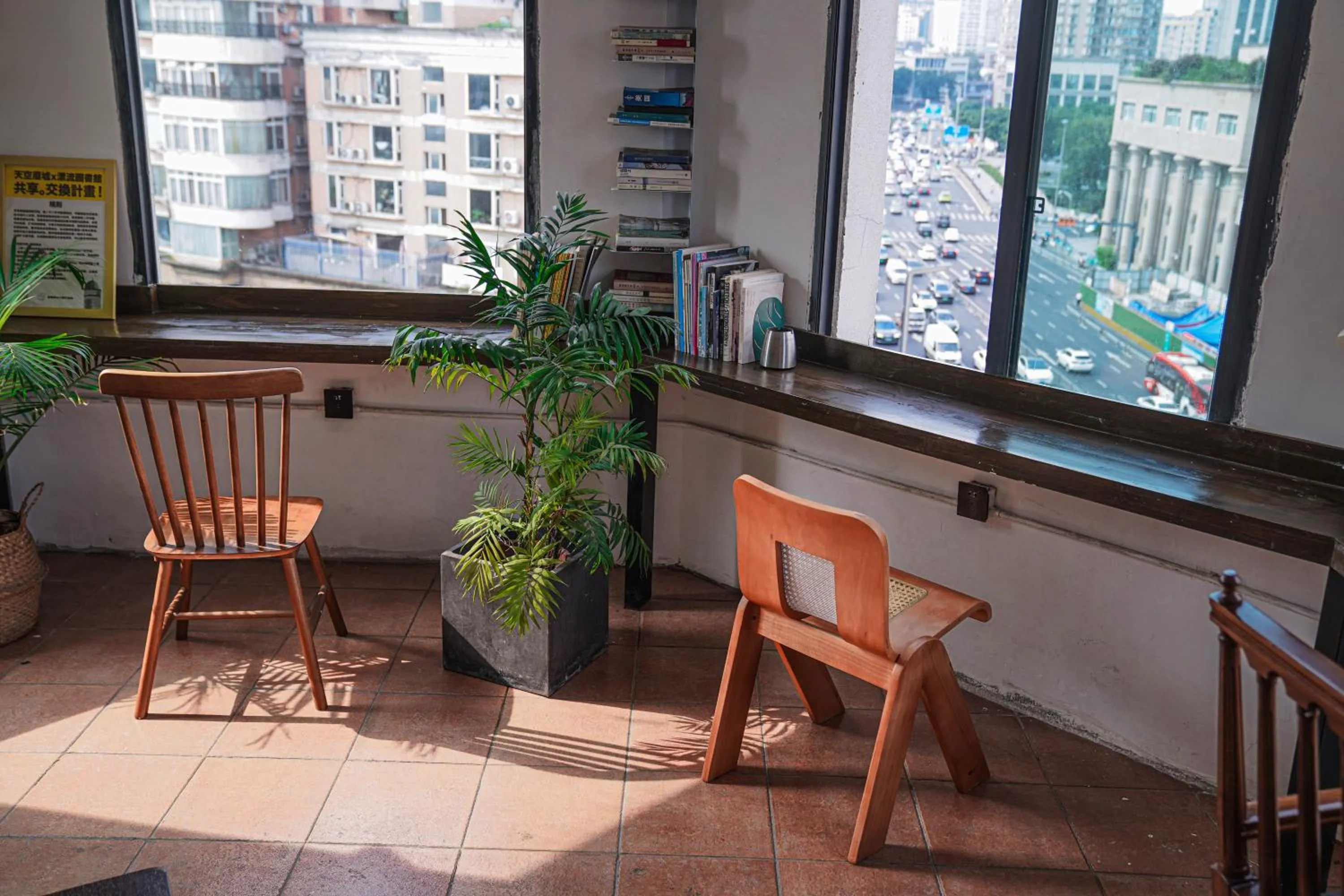 Coffee/tea facilities in Chengdu Local Tea Hostel - Short Walk To Taikooli - Chill & Social Coffee Lounge - Metro downstairs - Free Activities - Friendly English Speaking Staff - Tibet, Panda, Buddha & Snow Mountain Tours