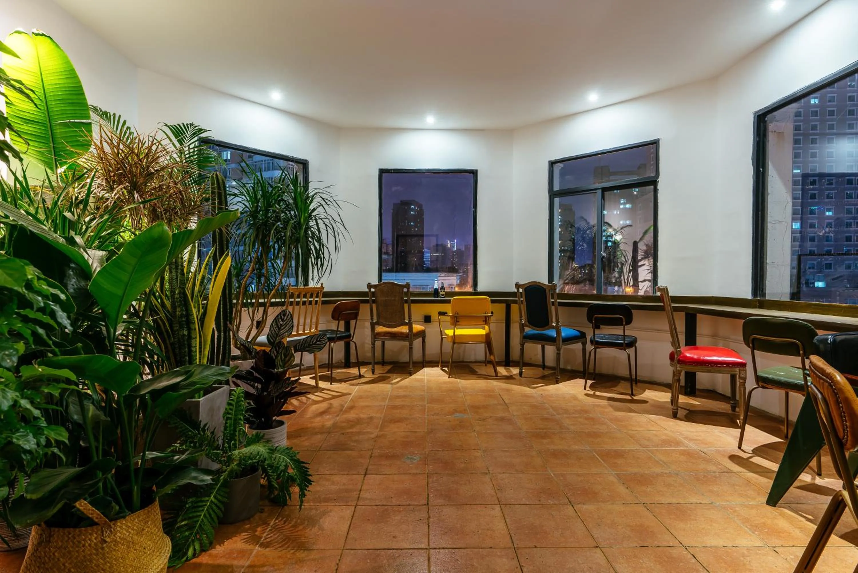 Lounge or bar in Chengdu Local Tea Hostel - Short Walk To Taikooli - Chill & Social Coffee Lounge - Metro downstairs - Free Activities - Friendly English Speaking Staff - Tibet, Panda, Buddha & Snow Mountain Tours