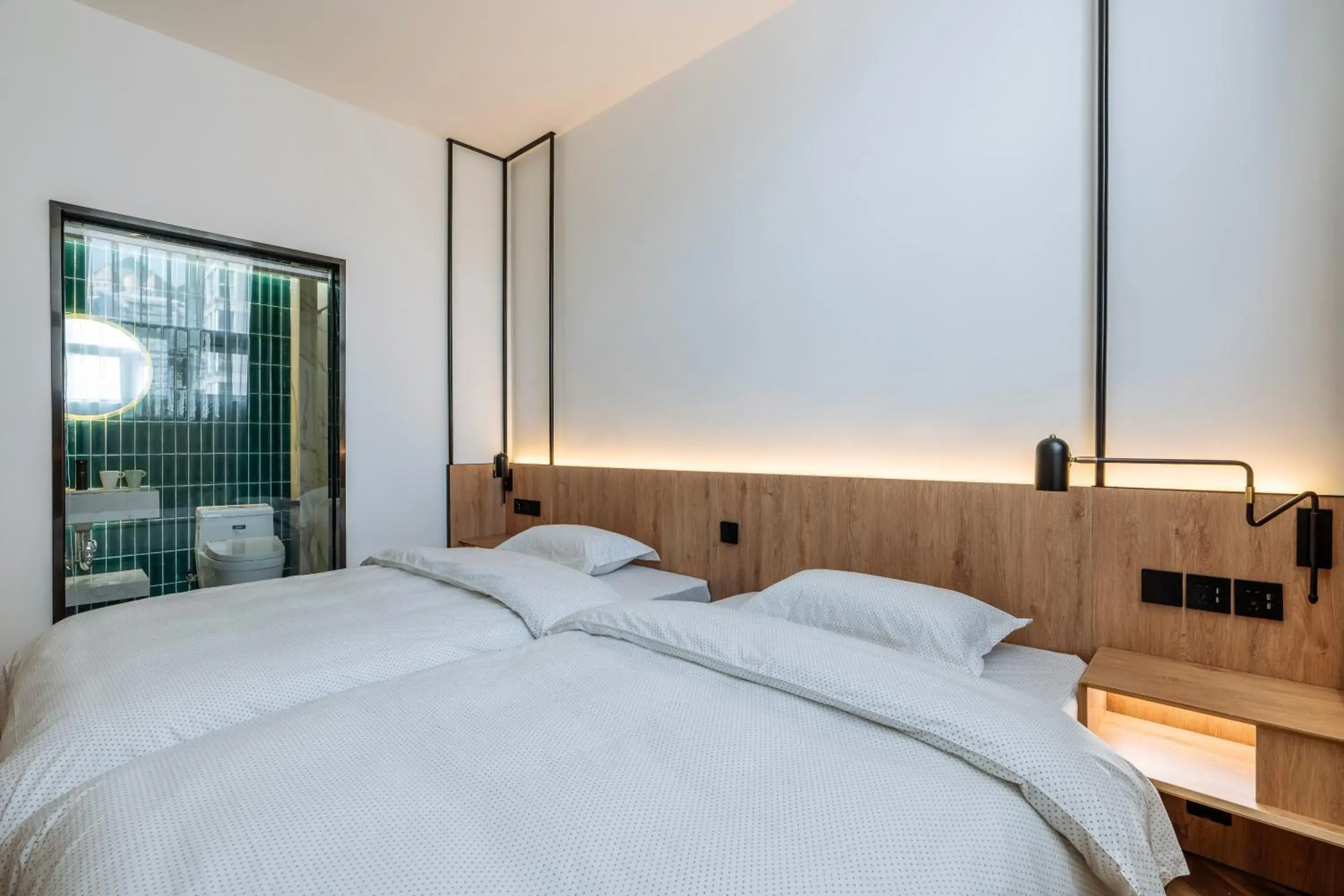 Standard Twin Room with Private Bathroom in Chengdu Local Tea Hostel - Short Walk To Taikooli - Chill & Social Coffee Lounge - Metro downstairs - Free Activities - Friendly English Speaking Staff - Tibet, Panda, Buddha & Snow Mountain Tours Standard Twin Room with Private Bathroom in Chengdu Local Tea Hostel - Short Walk To Taikooli - Chill & Social Coffee Lounge - Metro downstairs - Free Activities - Friendly English Speaking Staff - Tibet, Panda, Buddha & Snow Mountain Tours