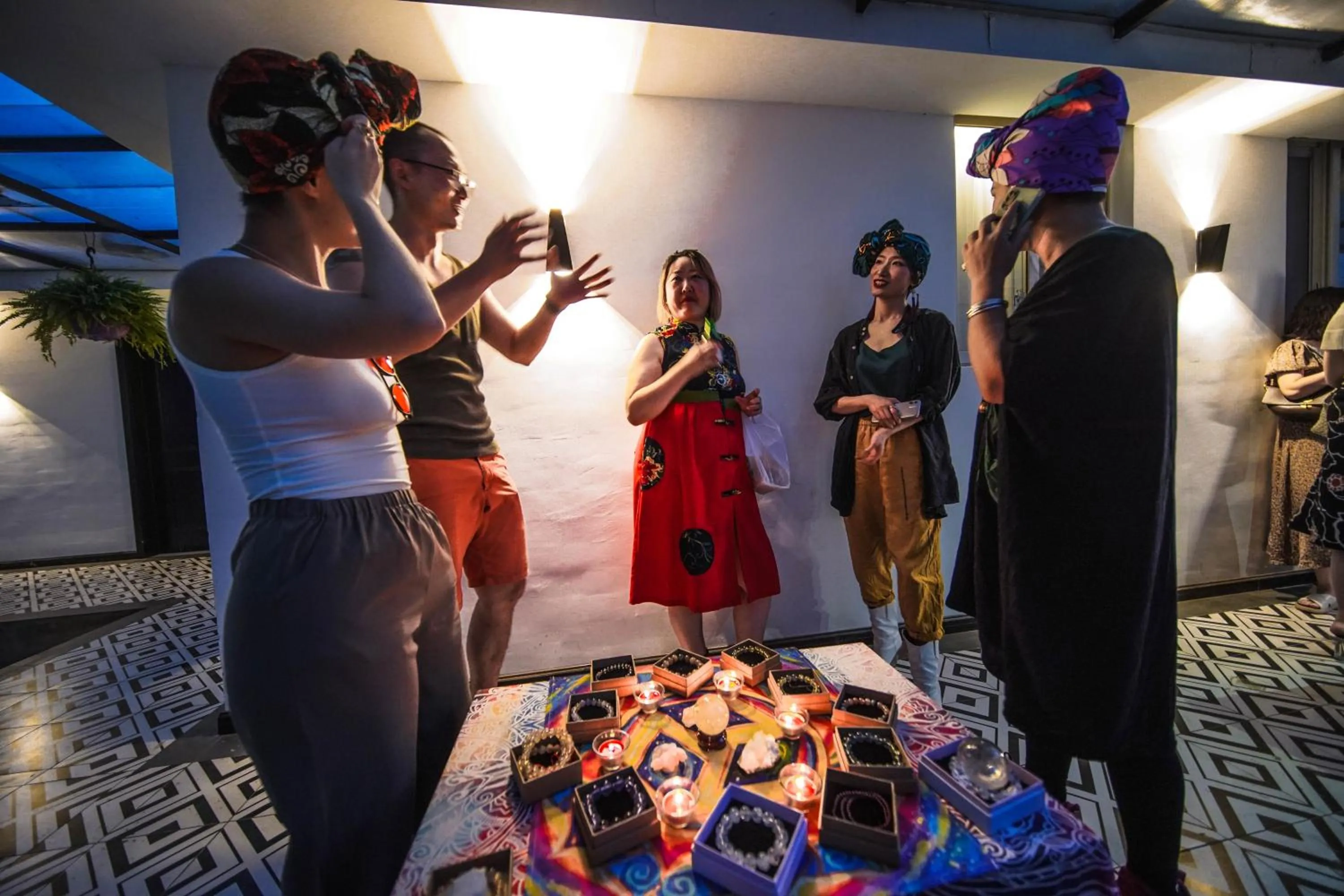 Evening entertainment in Chengdu Local Tea Hostel - Short Walk To Taikooli - Chill & Social Coffee Lounge - Metro downstairs - Free Activities - Friendly English Speaking Staff - Tibet, Panda, Buddha & Snow Mountain Tours