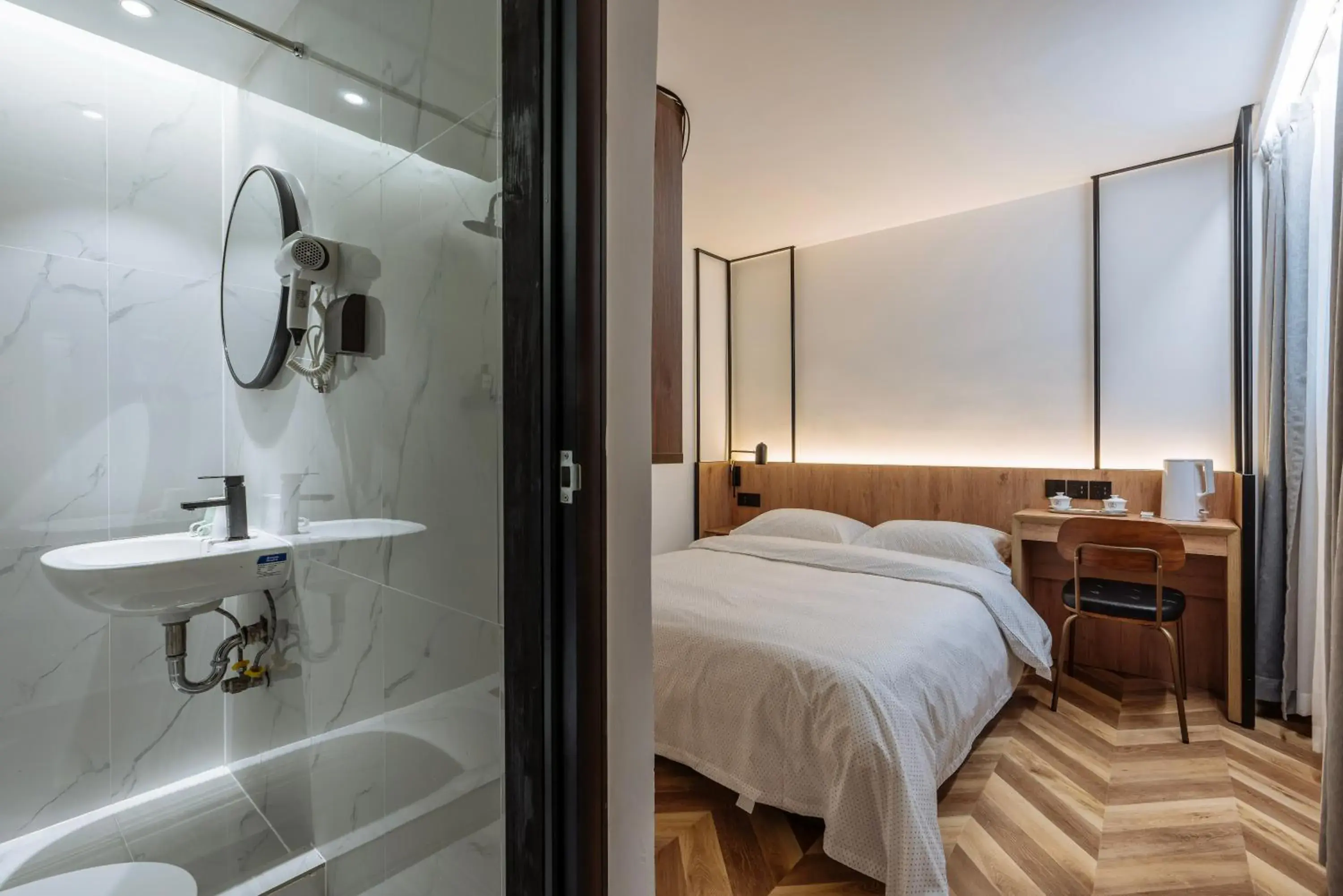 Comfort Double Room with Private Bathroom in Chengdu Local Tea Hostel - Short Walk To Taikooli - Chill & Social Coffee Lounge - Metro downstairs - Free Activities - Friendly English Speaking Staff - Tibet, Panda, Buddha & Snow Mountain Tours Comfort Double Room with Private Bathroom in Chengdu Local Tea Hostel - Short Walk To Taikooli - Chill & Social Coffee Lounge - Metro downstairs - Free Activities - Friendly English Speaking Staff - Tibet, Panda, Buddha & Snow Mountain Tours