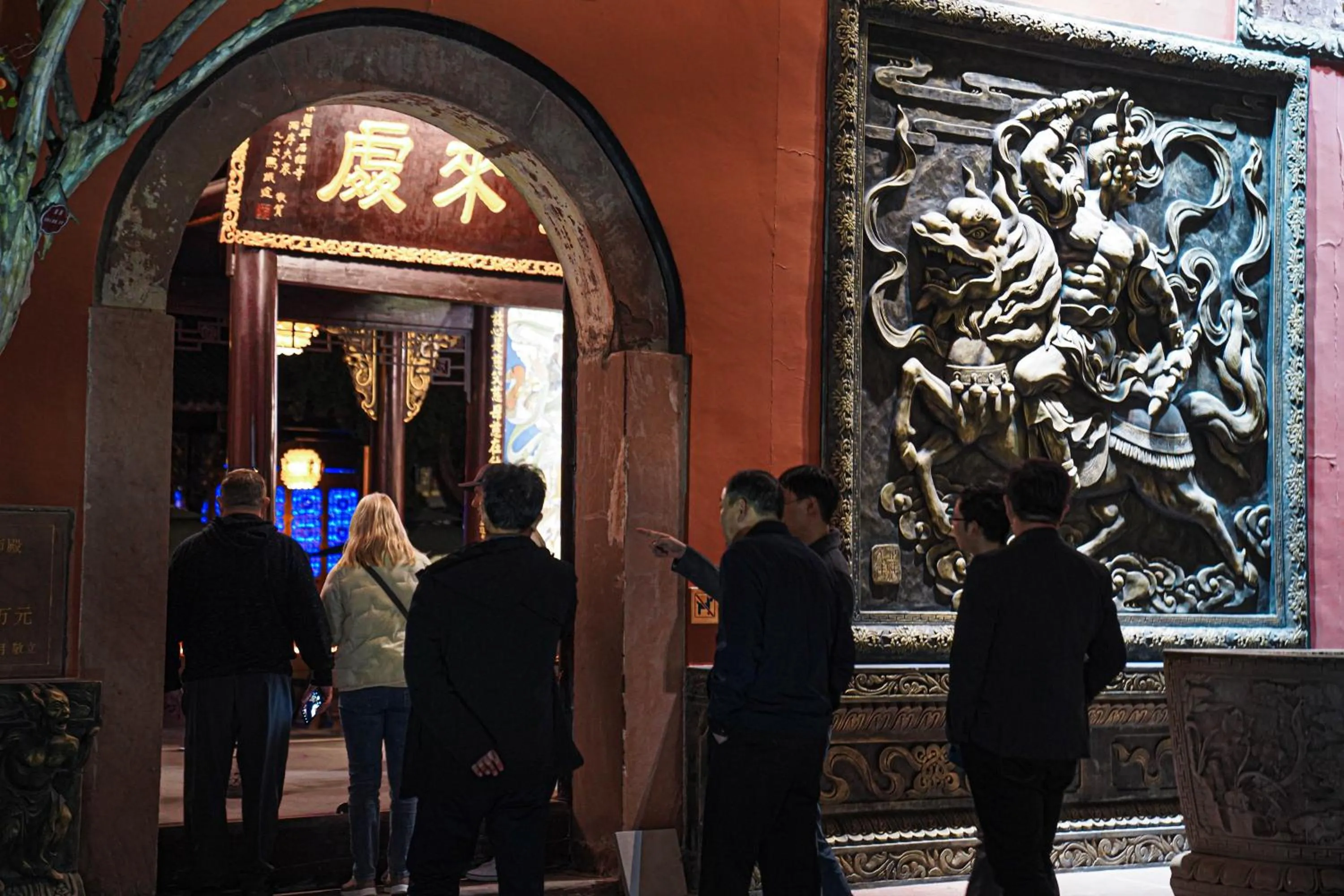 Activities in Chengdu Local Tea Hostel - Short Walk To Taikooli - Chill & Social Coffee Lounge - Metro downstairs - Free Activities - Friendly English Speaking Staff - Tibet, Panda, Buddha & Snow Mountain Tours