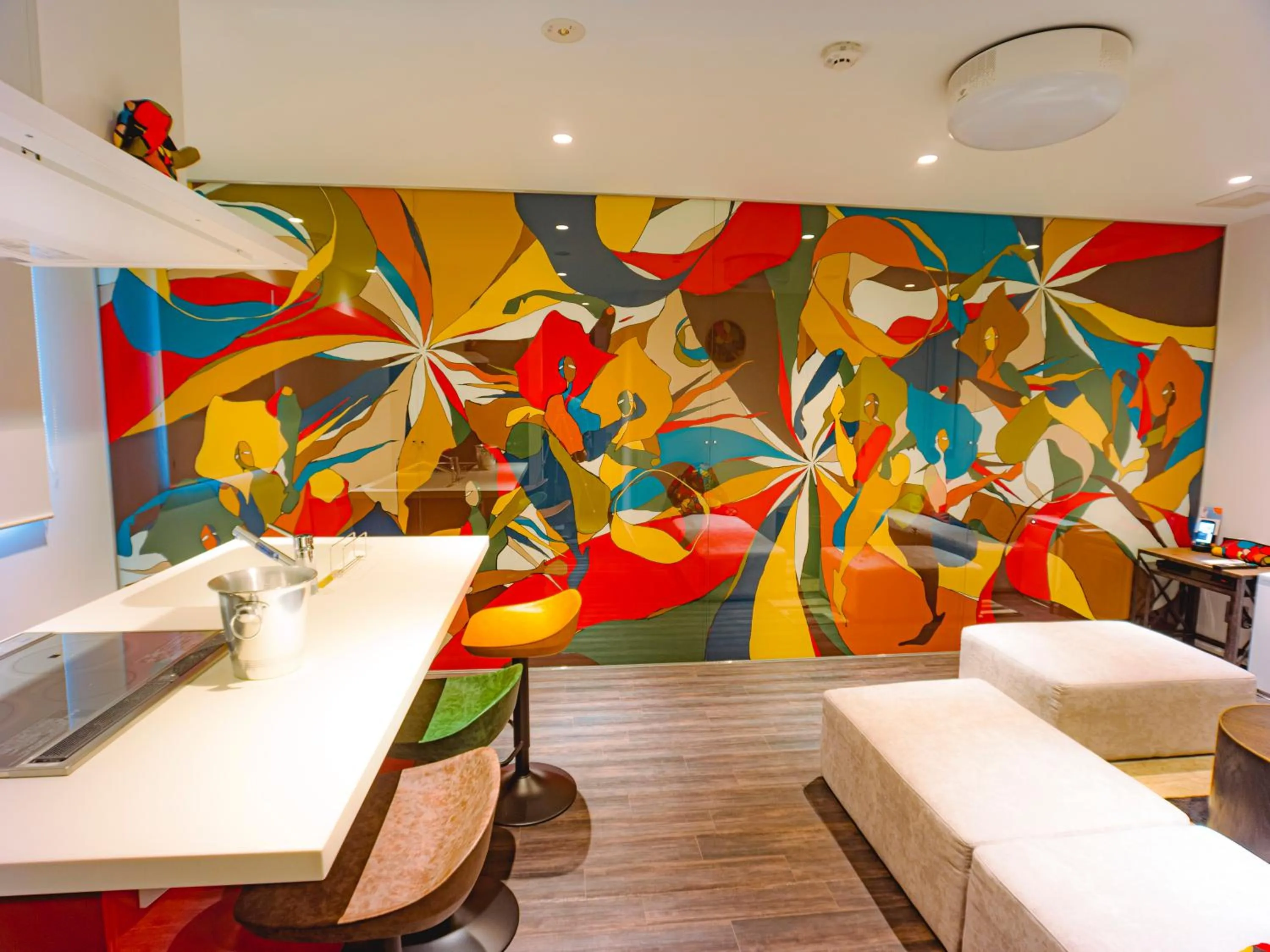 Kitchen or kitchenette in Bond Base