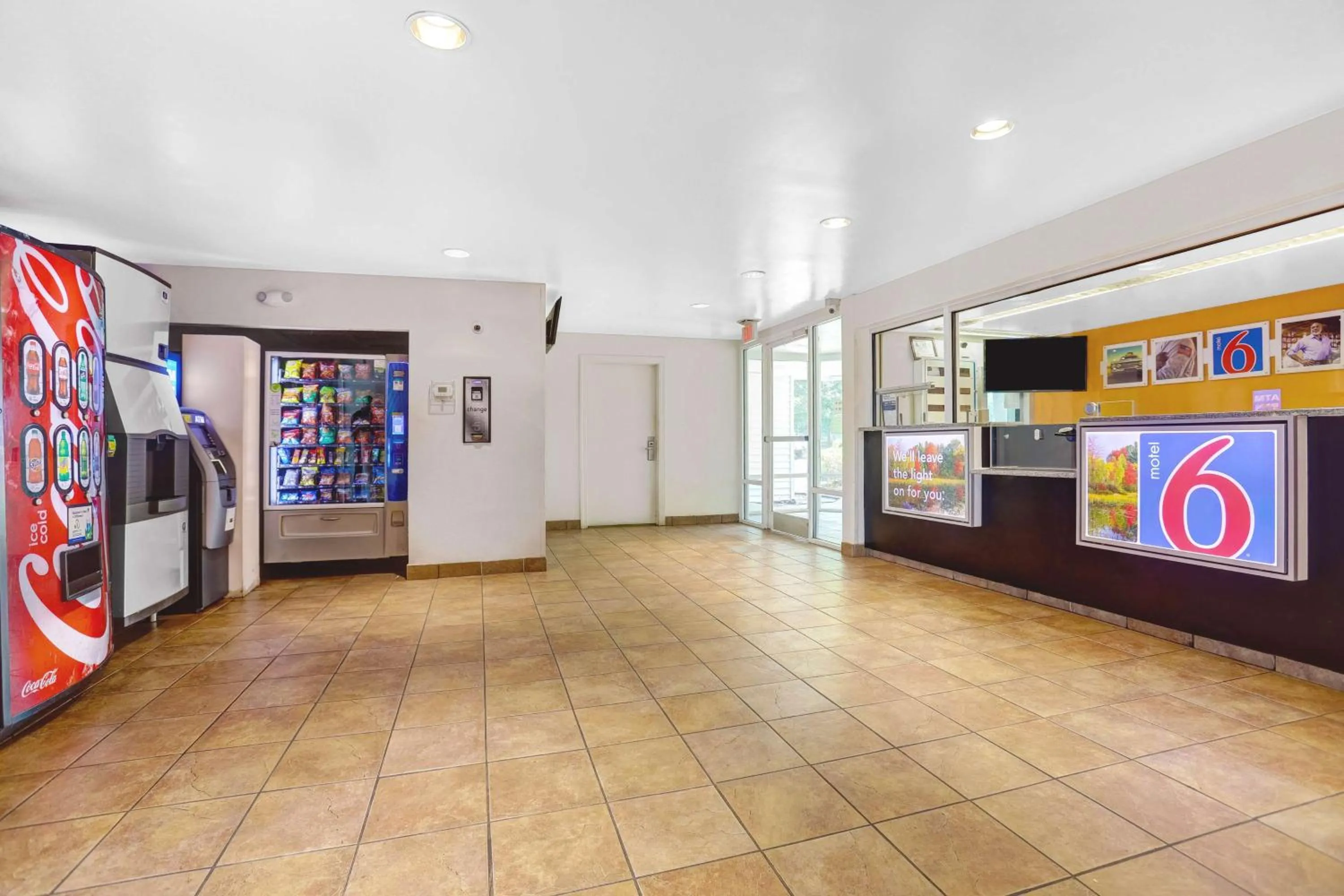 Lobby or reception in Motel 6-Raleigh, NC - North