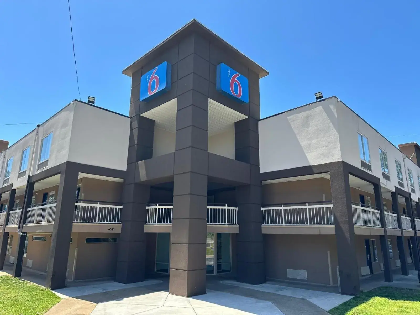 Property building in Motel 6-Raleigh, NC - North Property building in Motel 6-Raleigh, NC - North