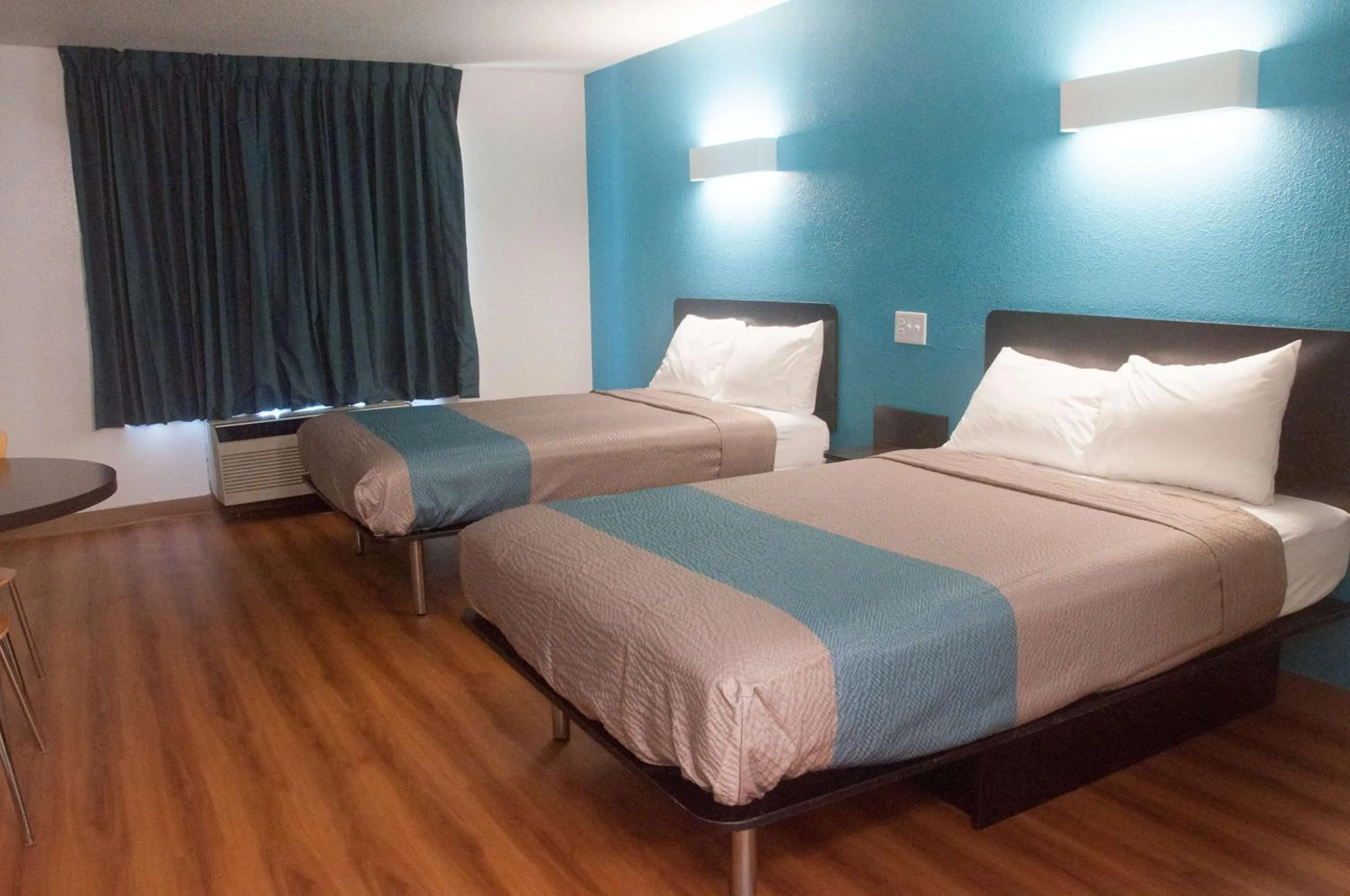 Photo of the whole room, Bed in Motel 6-Raleigh, NC - North