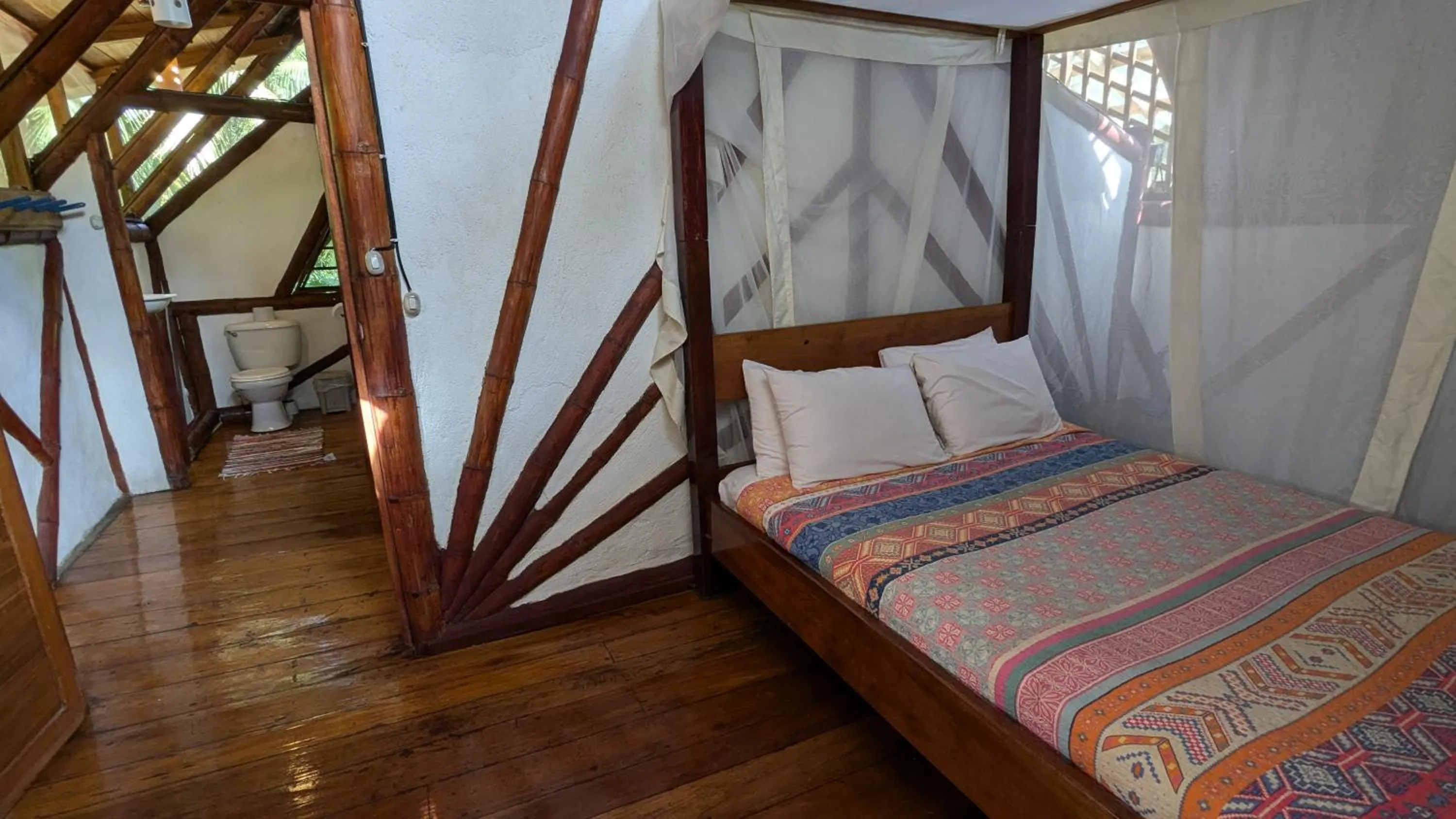 Bedroom, Bed in Tree House Beachfront Lodge