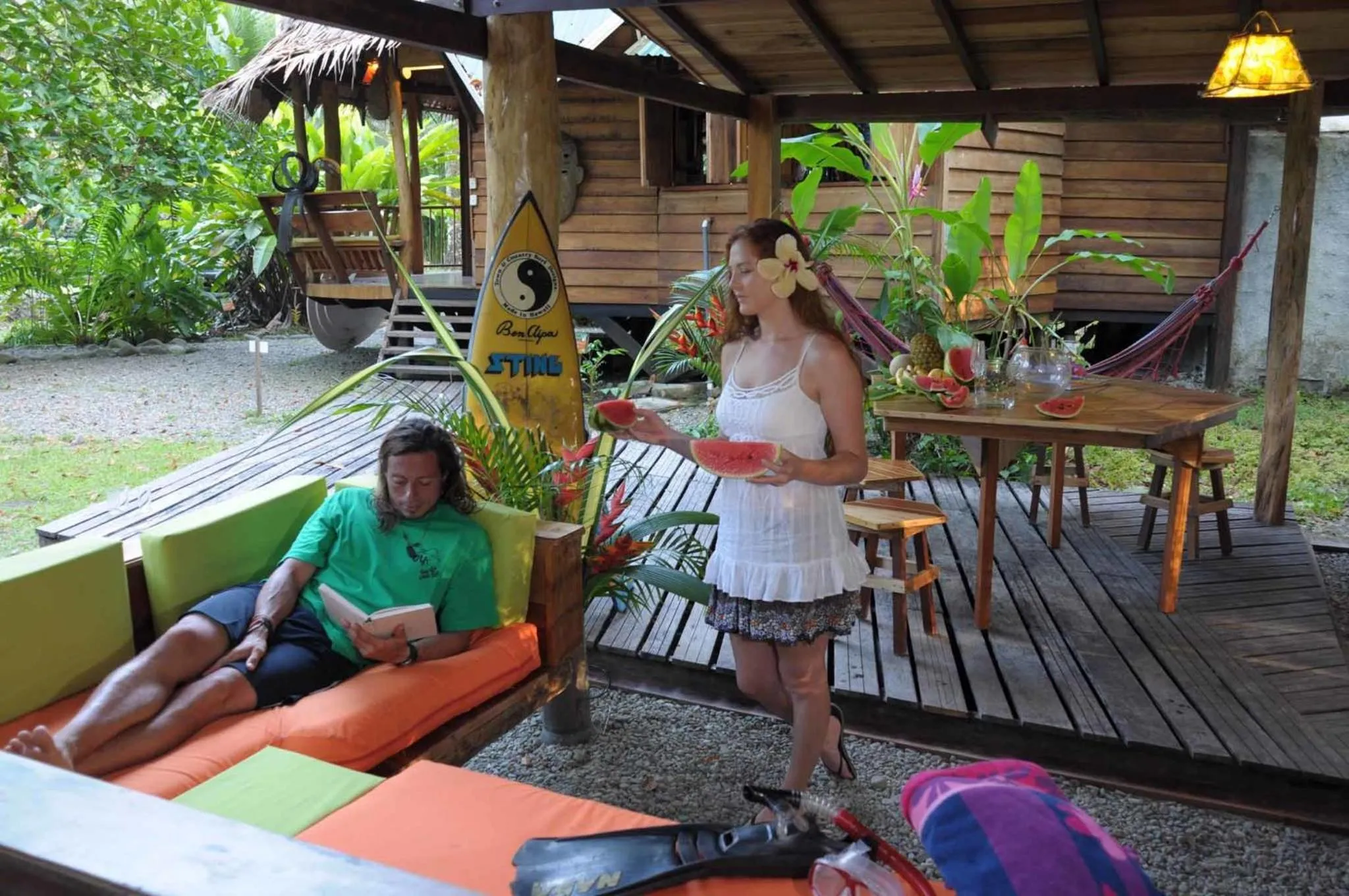 Lounge or bar in Tree House Beachfront Lodge