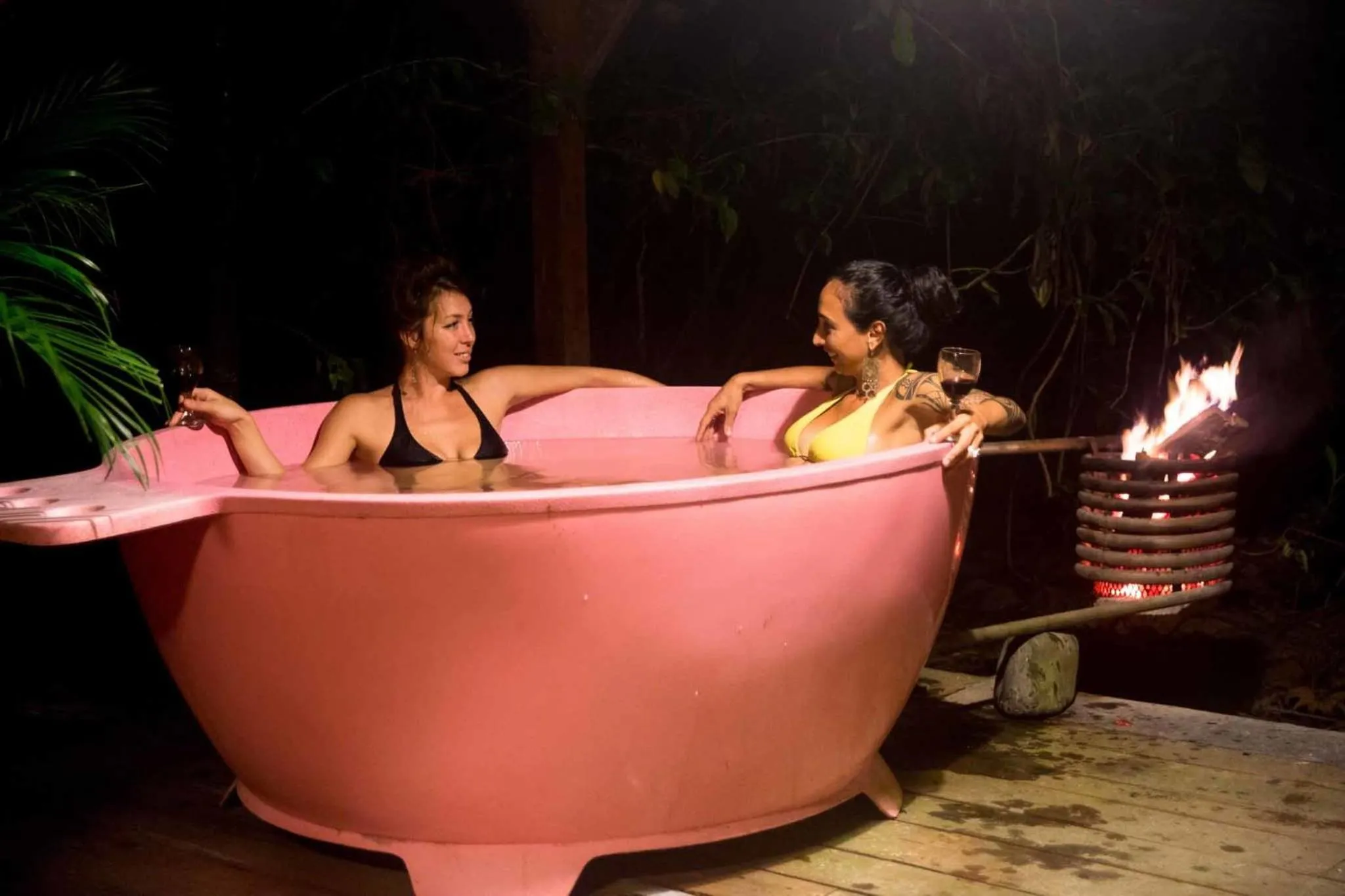 Hot Tub in Tree House Beachfront Lodge
