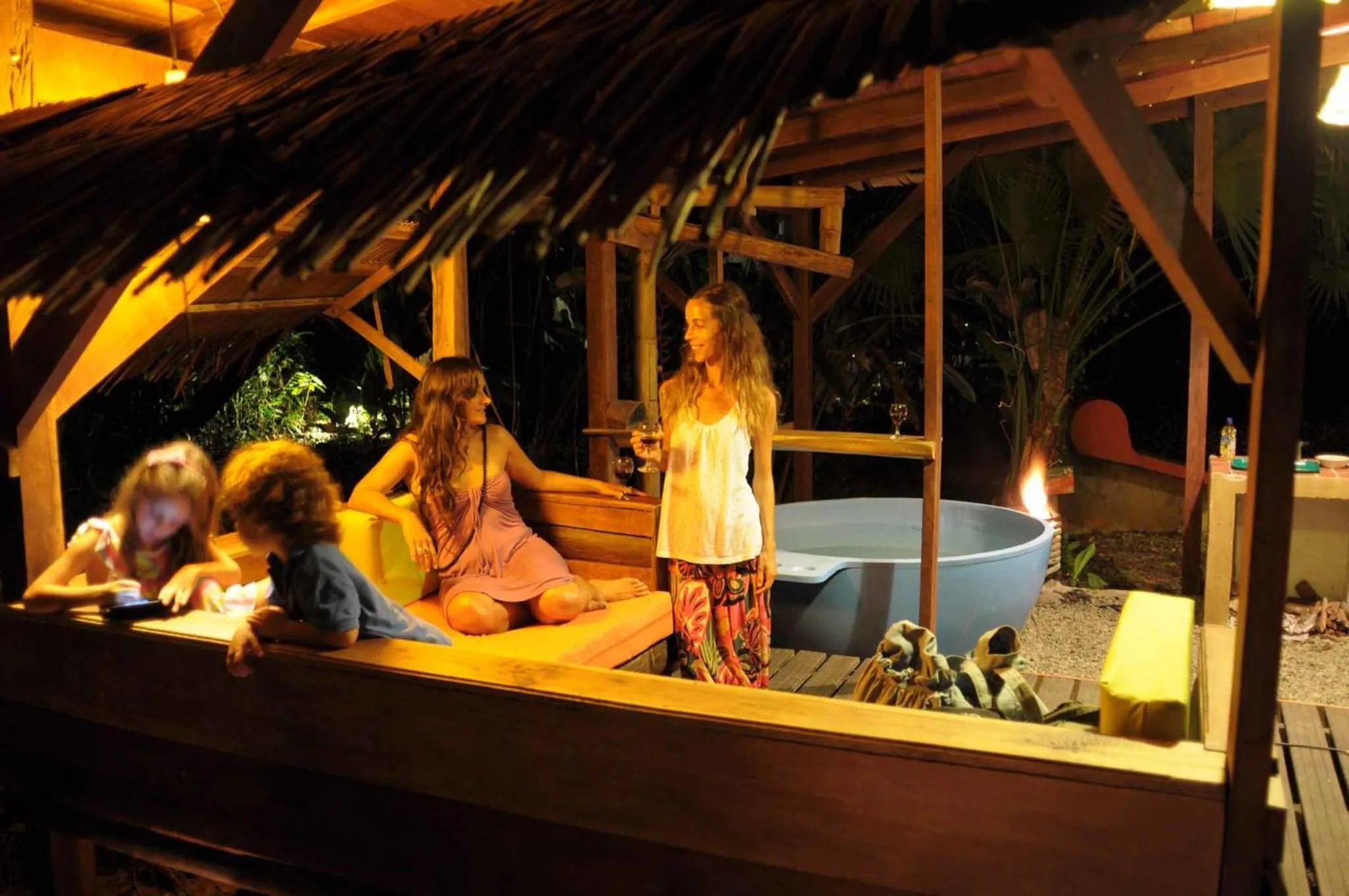 Hot Tub in Tree House Beachfront Lodge