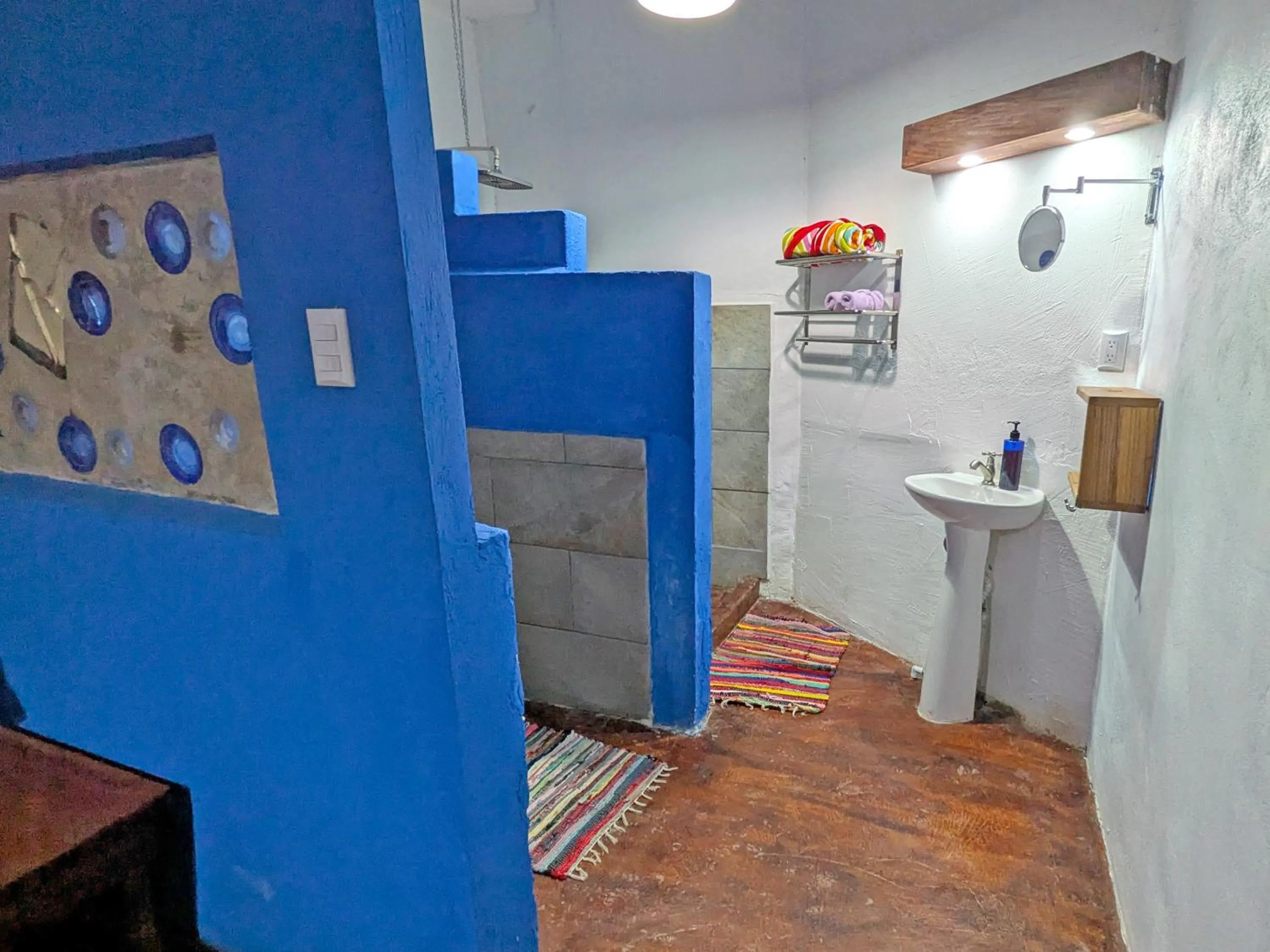 Bathroom in Tree House Beachfront Lodge