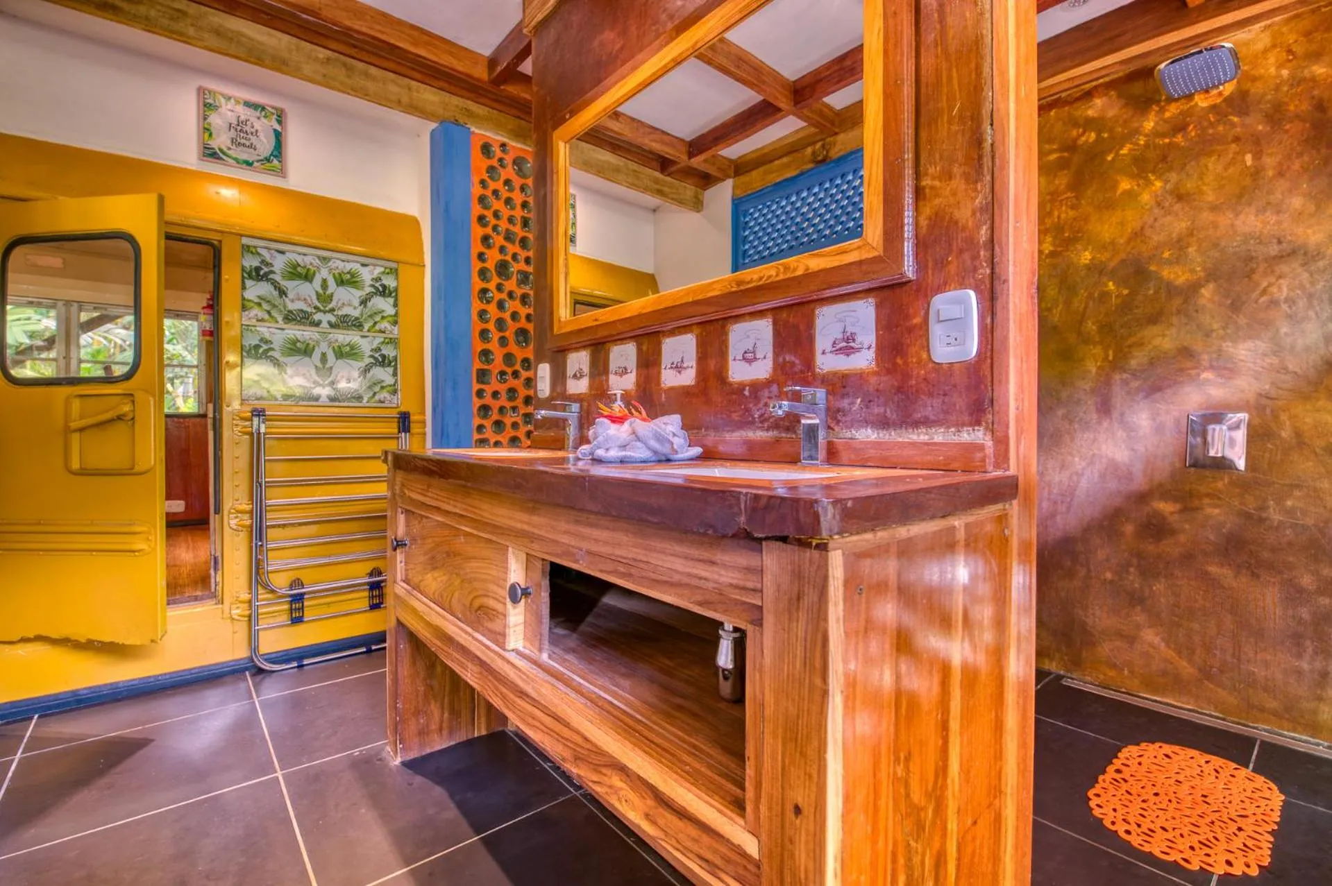 Bathroom in Tree House Beachfront Lodge