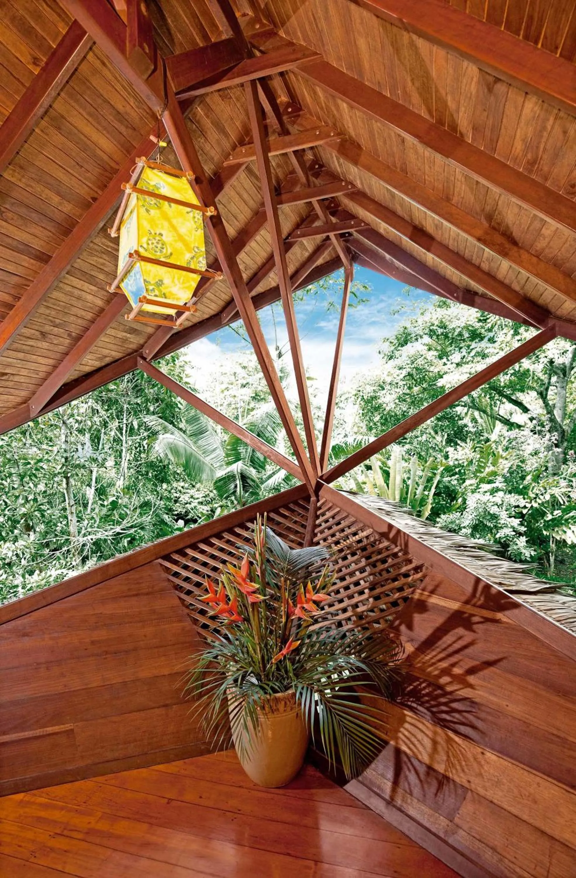 Bedroom in Tree House Beachfront Lodge