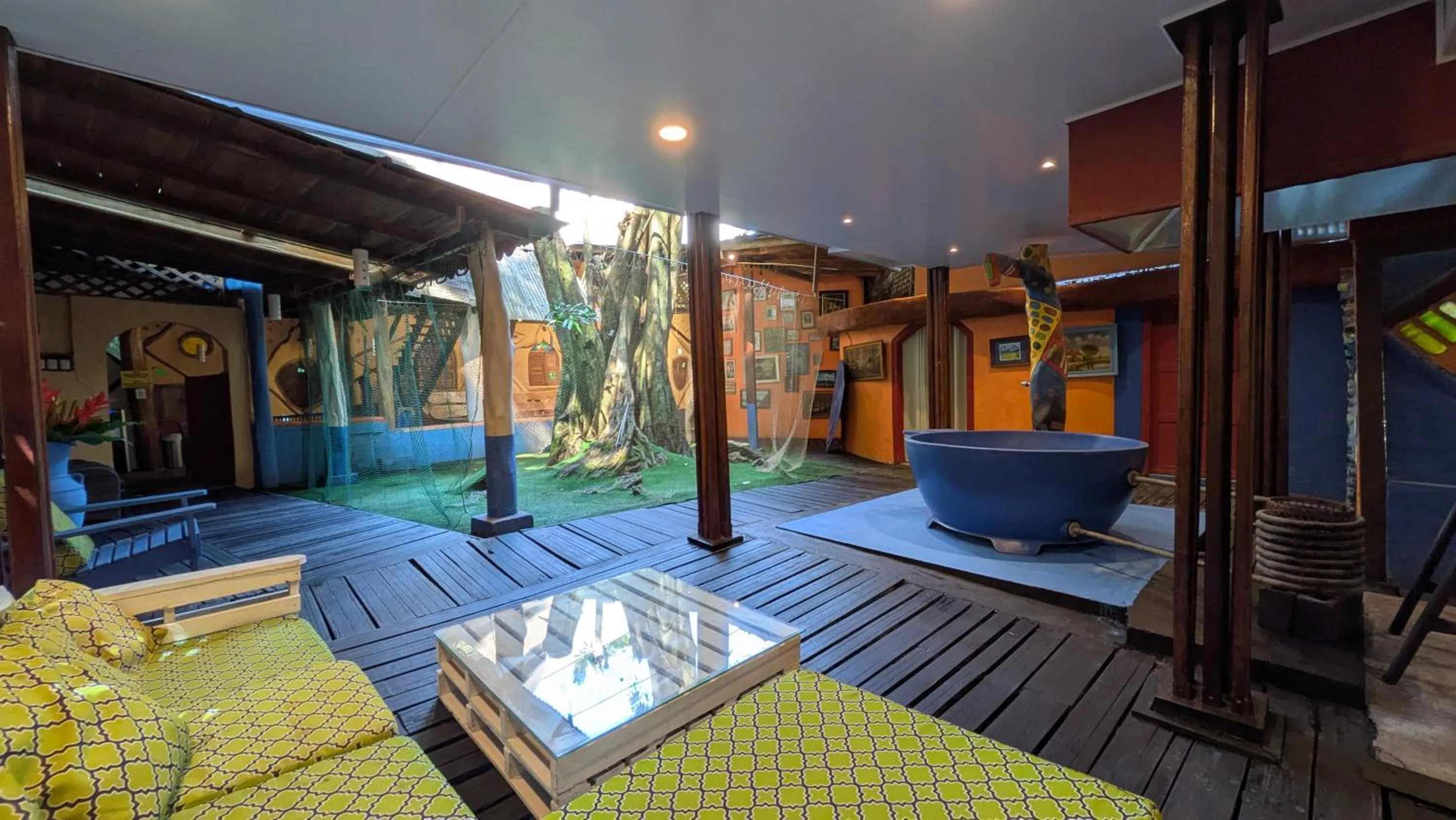 Hot Tub in Tree House Beachfront Lodge