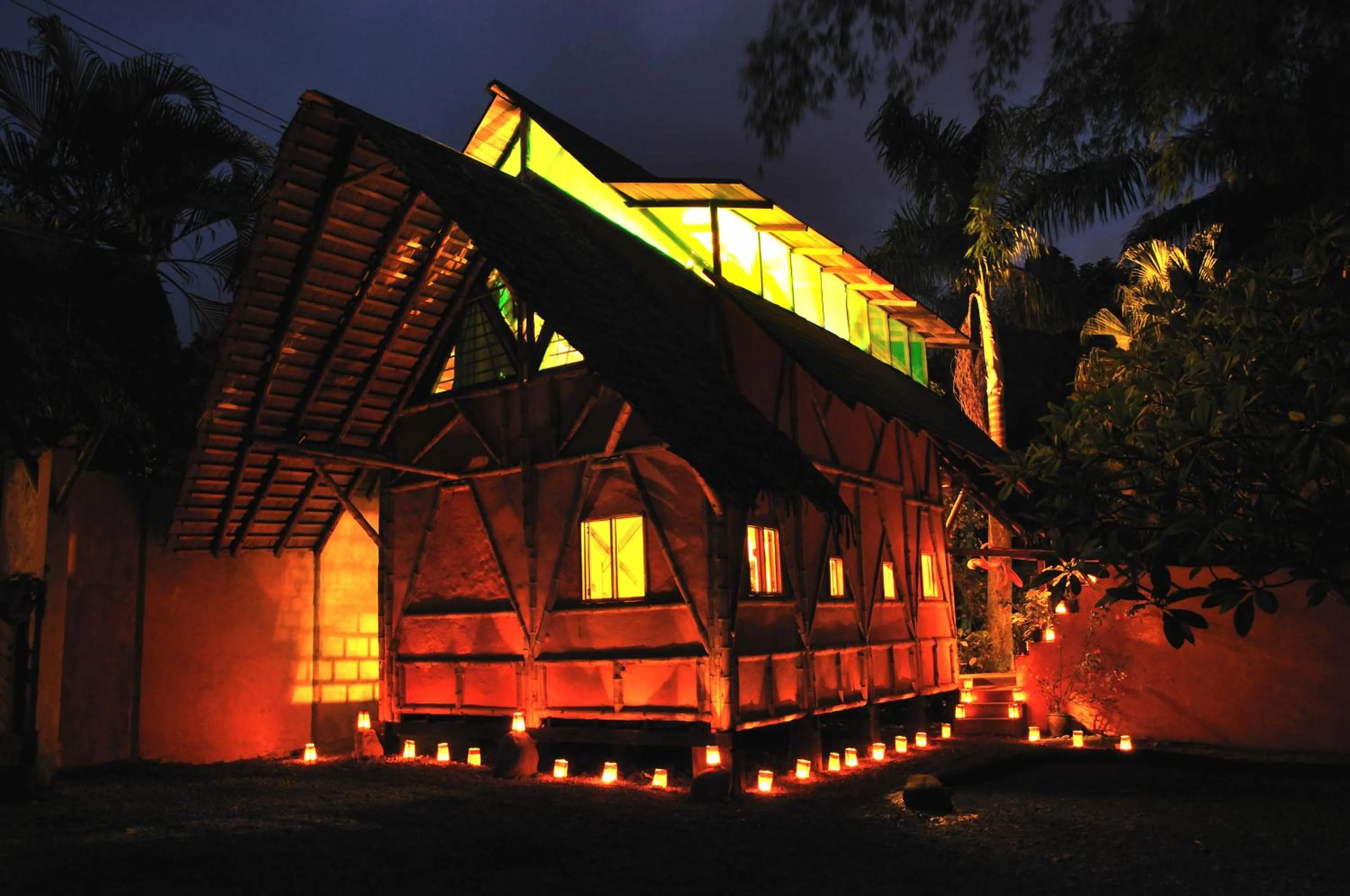 On site in Tree House Beachfront Lodge