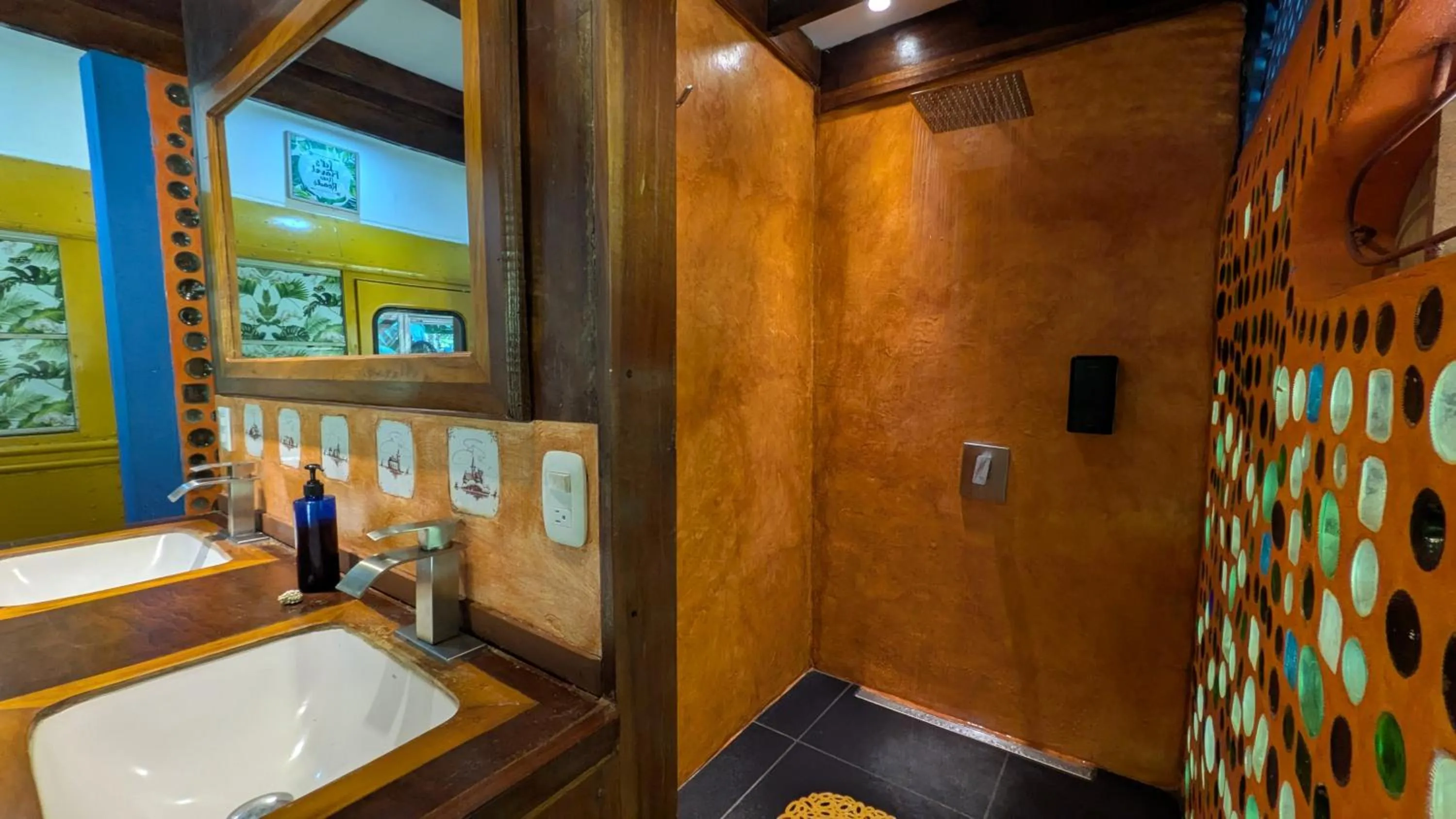 Bathroom in Tree House Beachfront Lodge