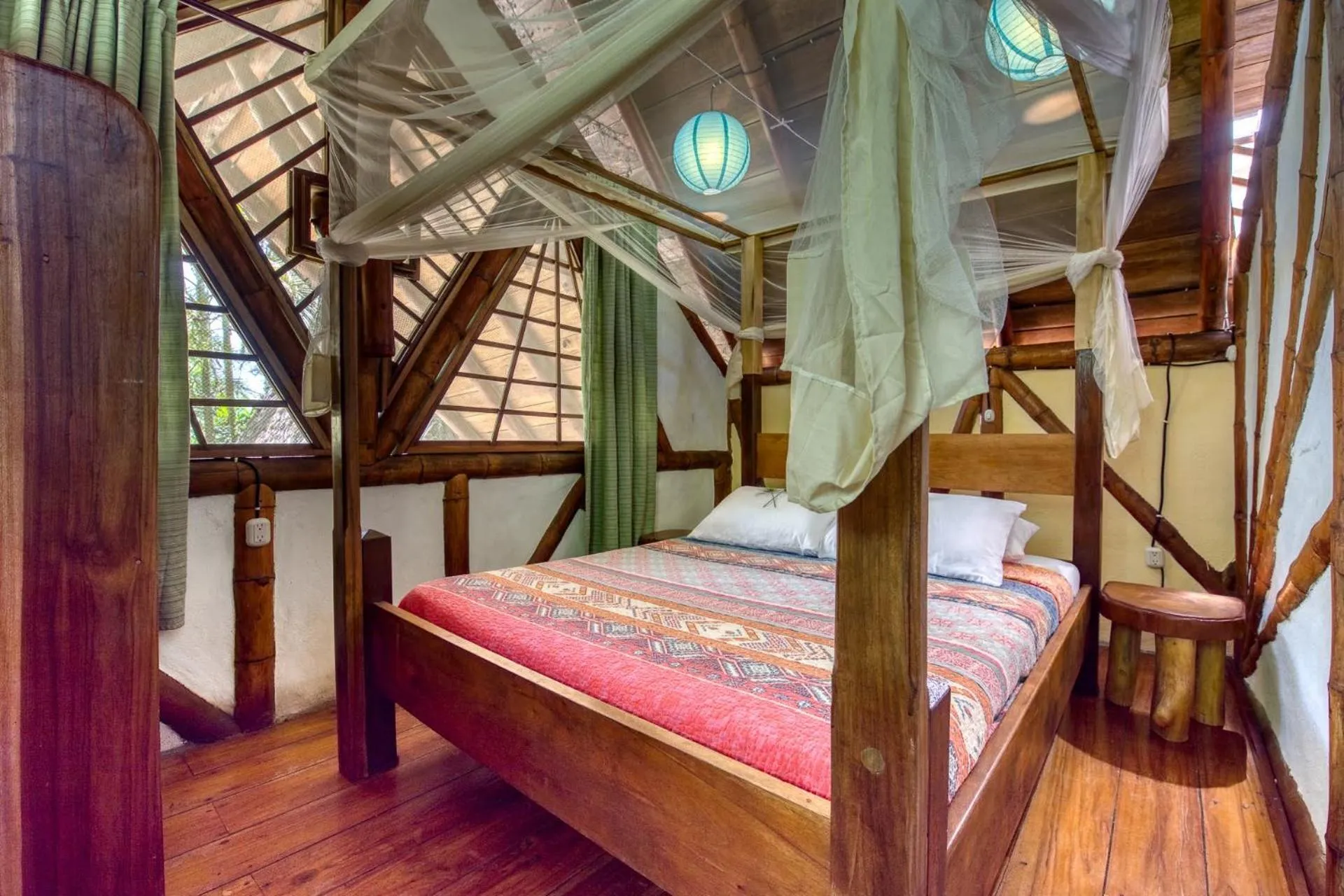 Bedroom, Bed in Tree House Beachfront Lodge