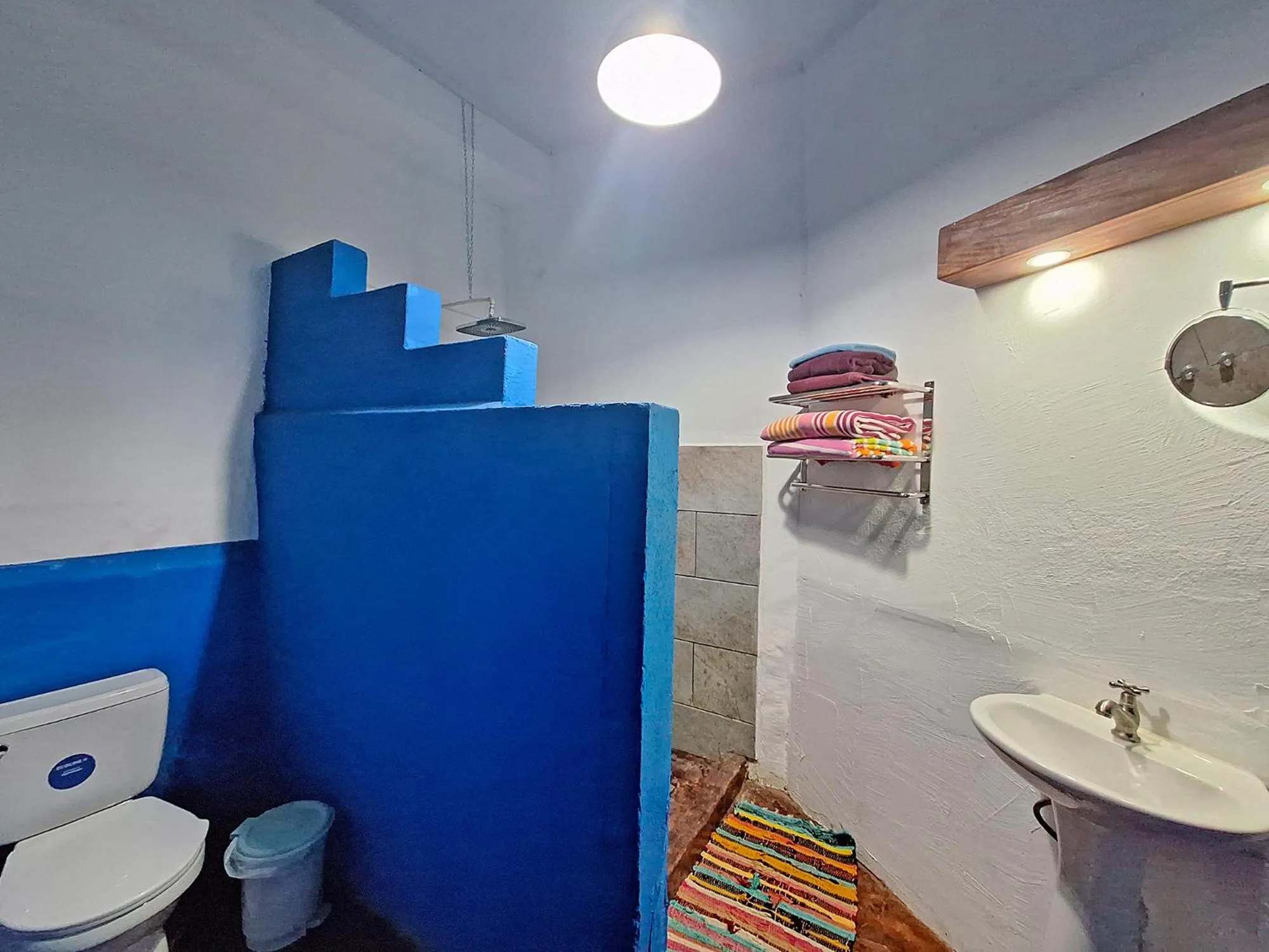 Bathroom in Tree House Beachfront Lodge