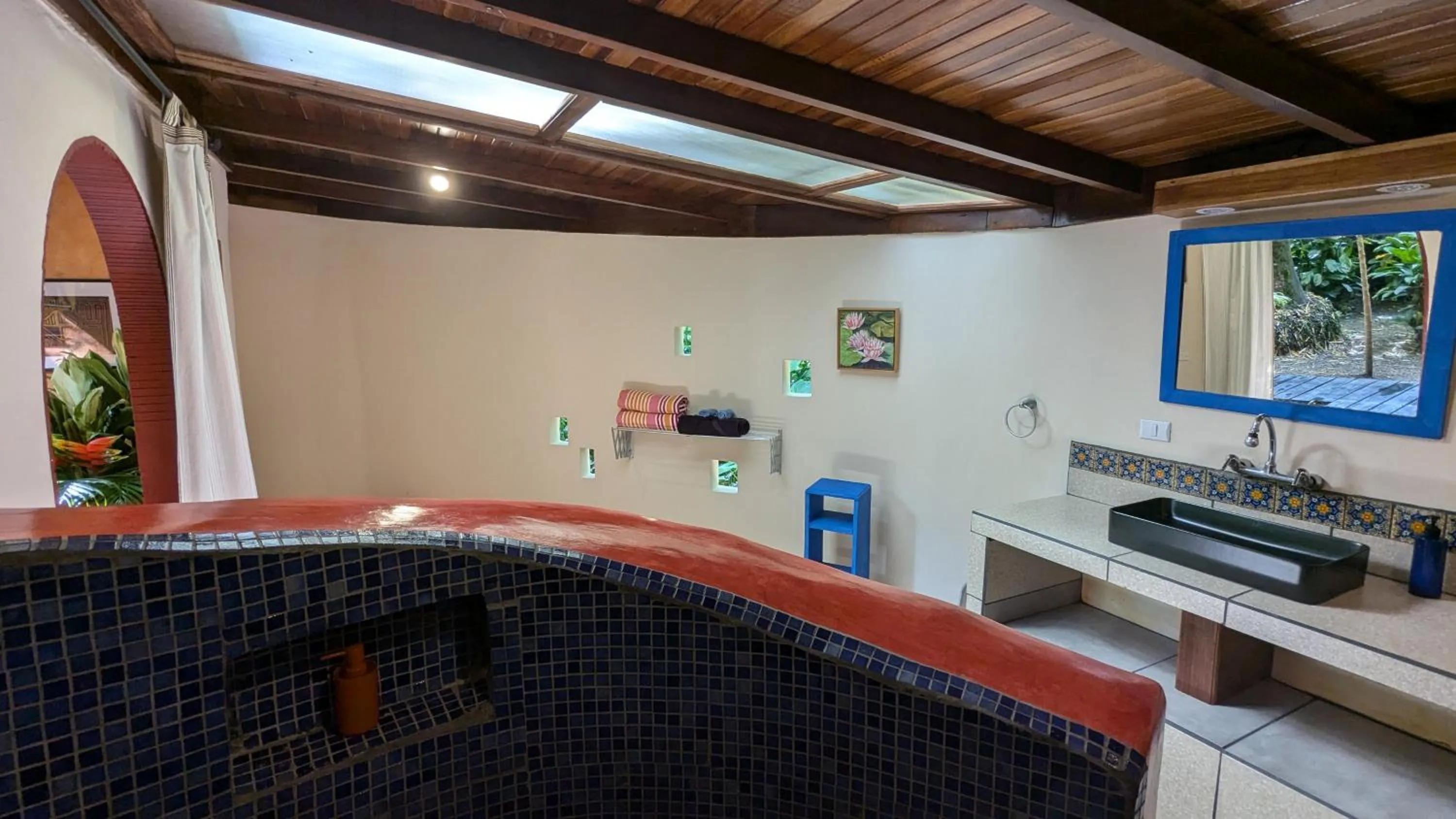 Bathroom in Tree House Beachfront Lodge