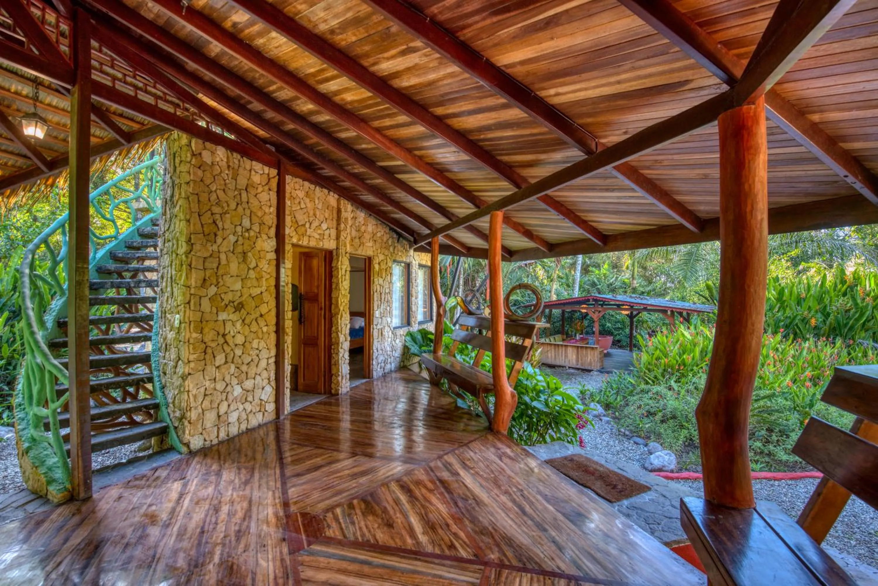 Balcony/Terrace in Tree House Beachfront Lodge