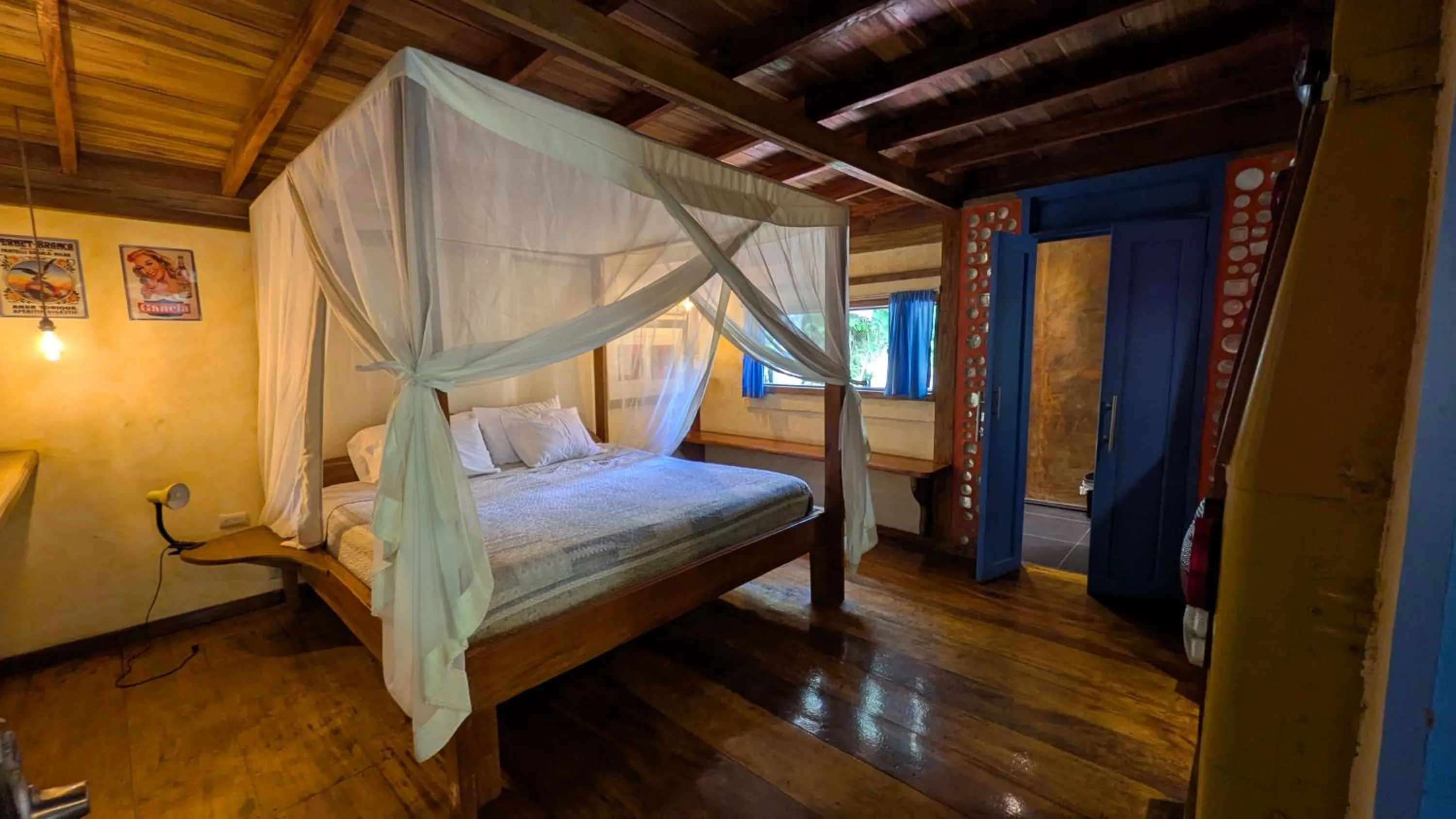 Bedroom, Bed in Tree House Beachfront Lodge