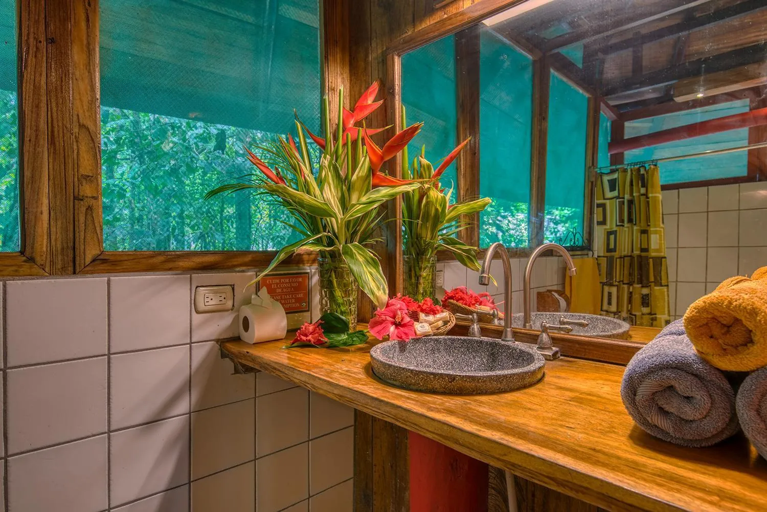 Bathroom in Tree House Beachfront Lodge