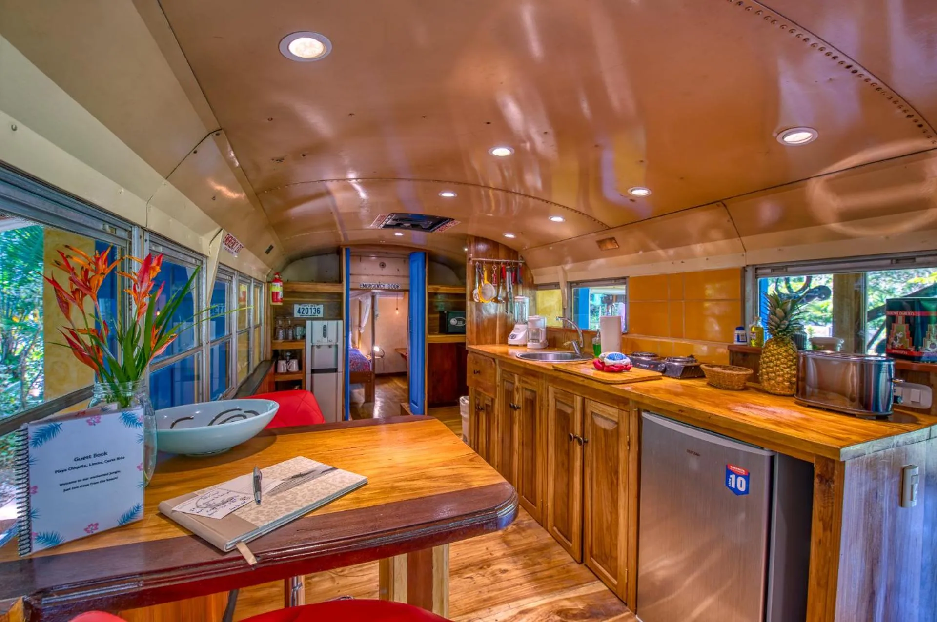 Kitchen or kitchenette in Tree House Beachfront Lodge