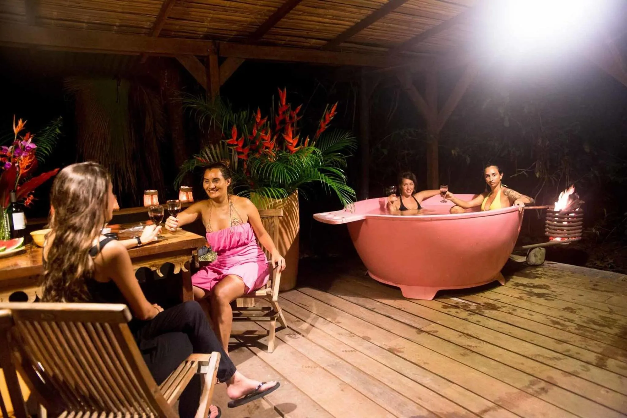 Hot Tub in Tree House Beachfront Lodge