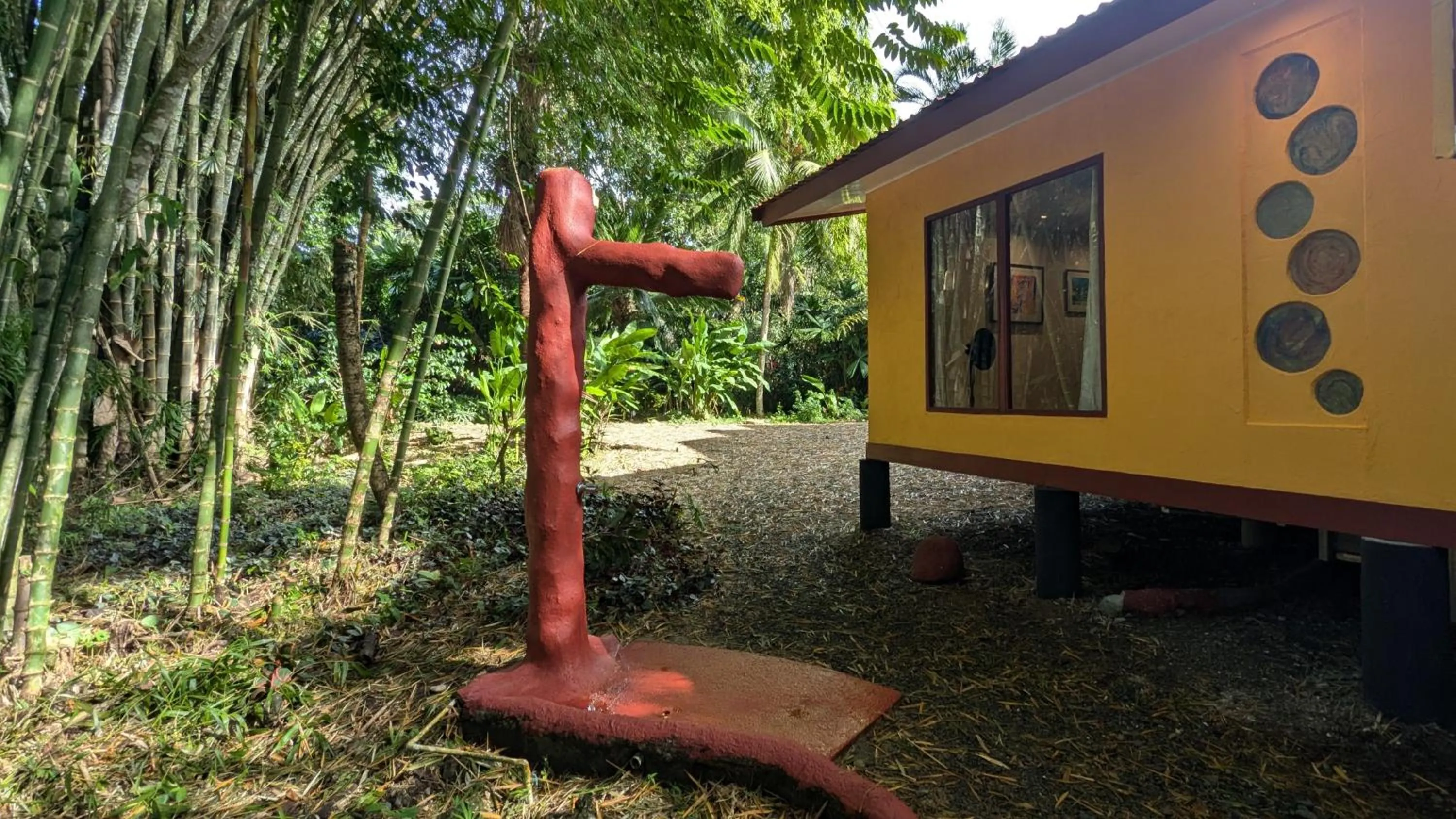 Shower in Tree House Beachfront Lodge