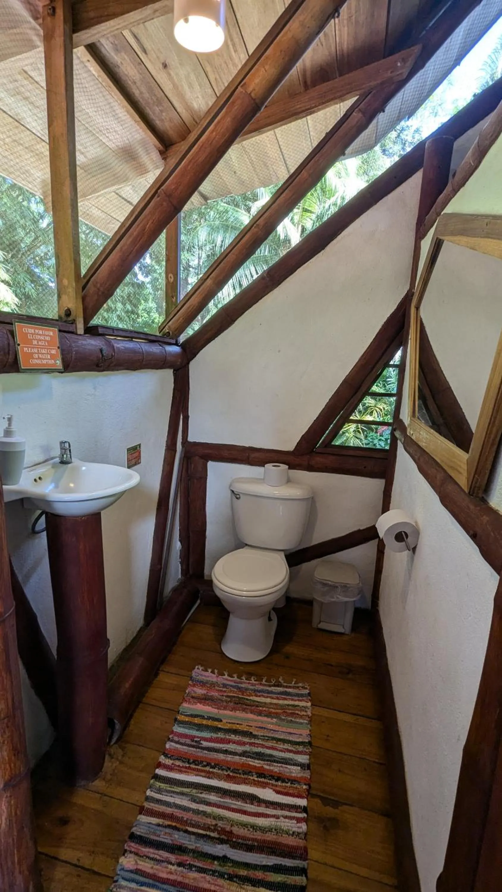 Bathroom in Tree House Beachfront Lodge