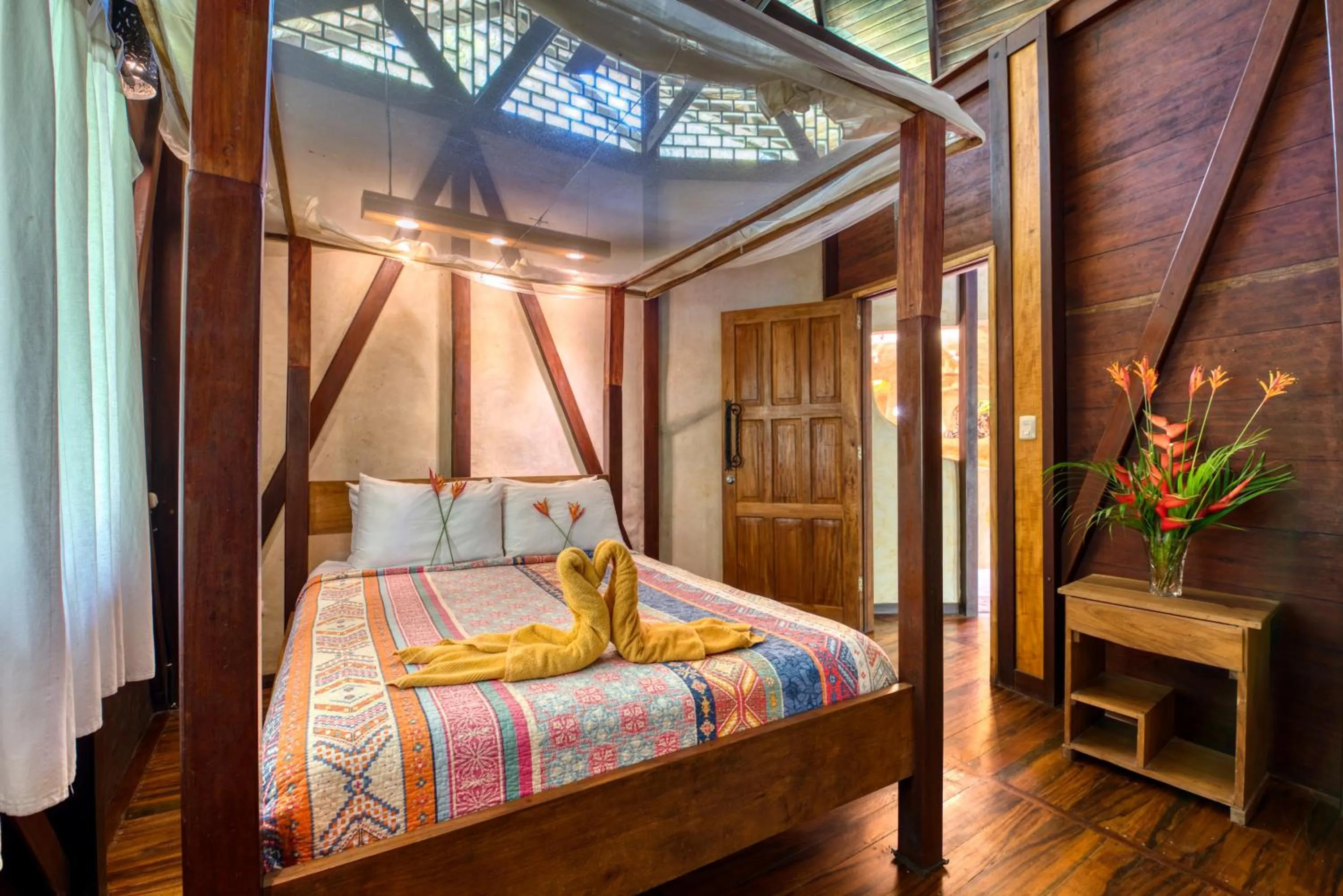 Bedroom, Bed in Tree House Beachfront Lodge