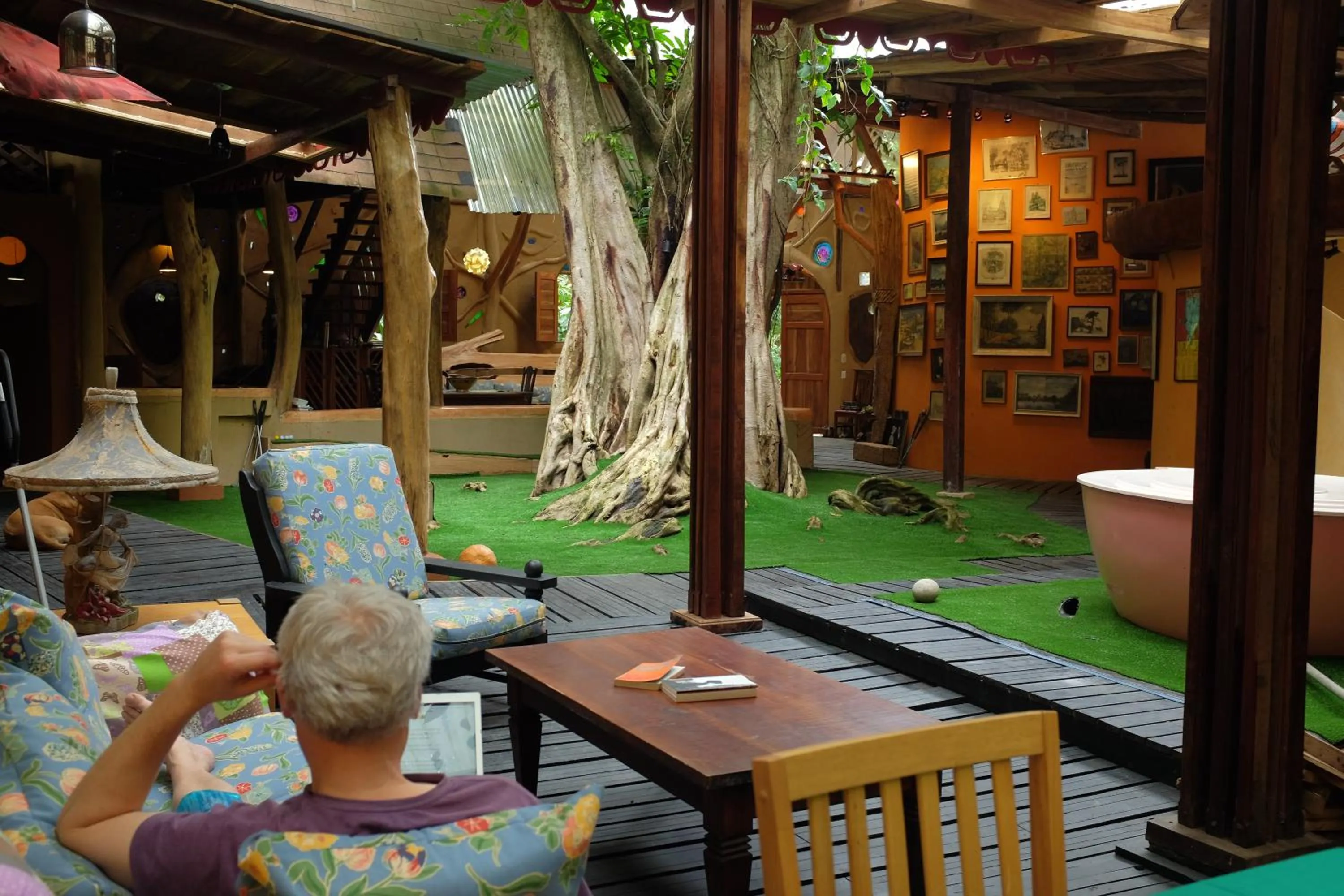 Seating area in Tree House Beachfront Lodge