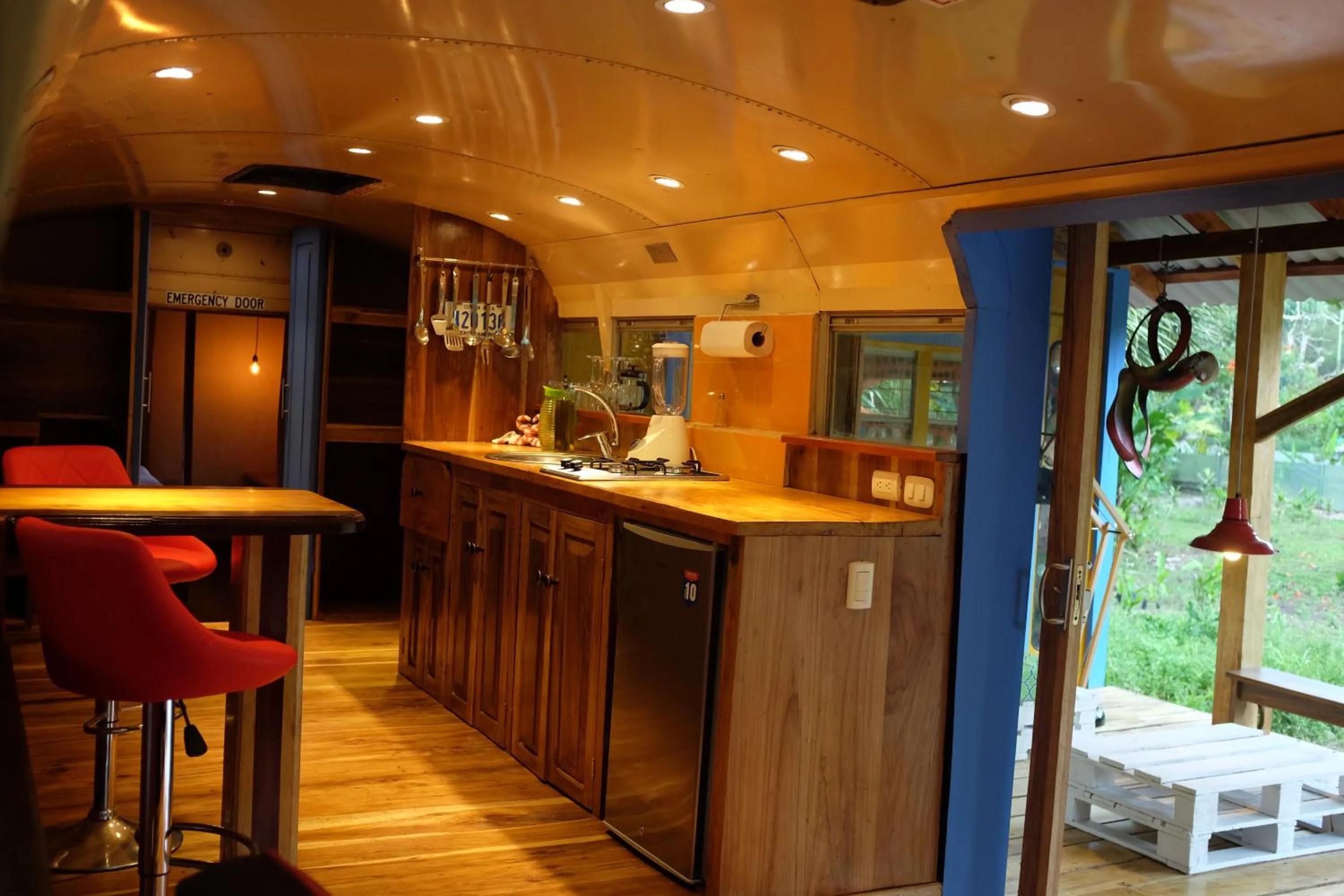Kitchen or kitchenette in Tree House Beachfront Lodge