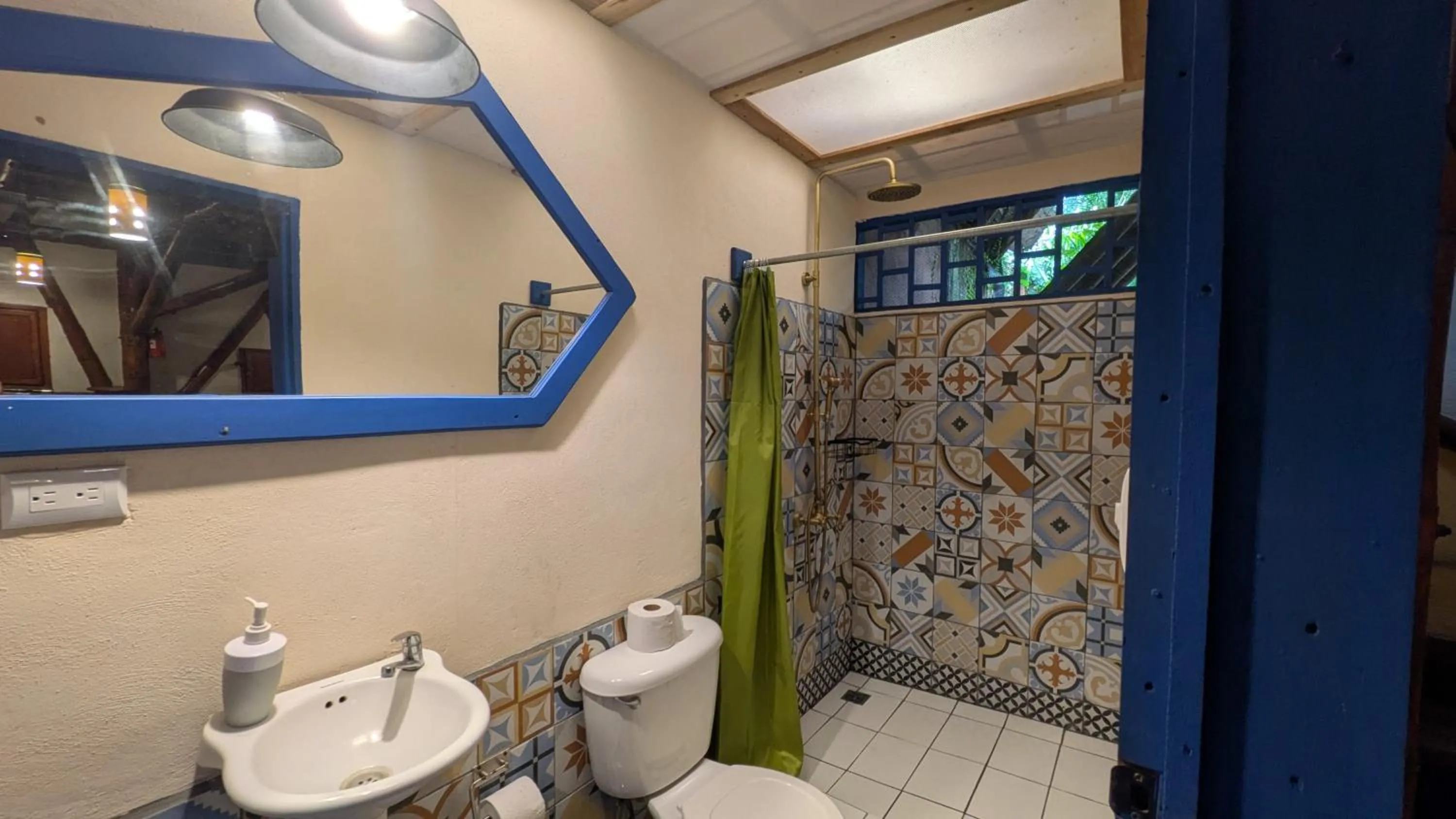 Bathroom in Tree House Beachfront Lodge