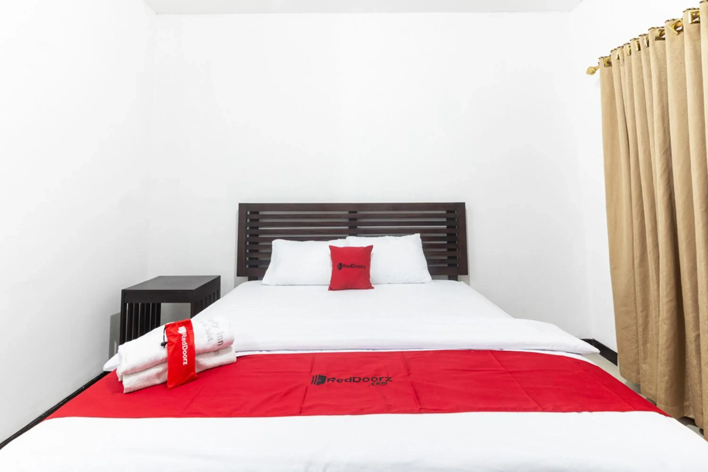 Bed in RedDoorz near Bahu Mall Manado Bed in RedDoorz near Bahu Mall Manado