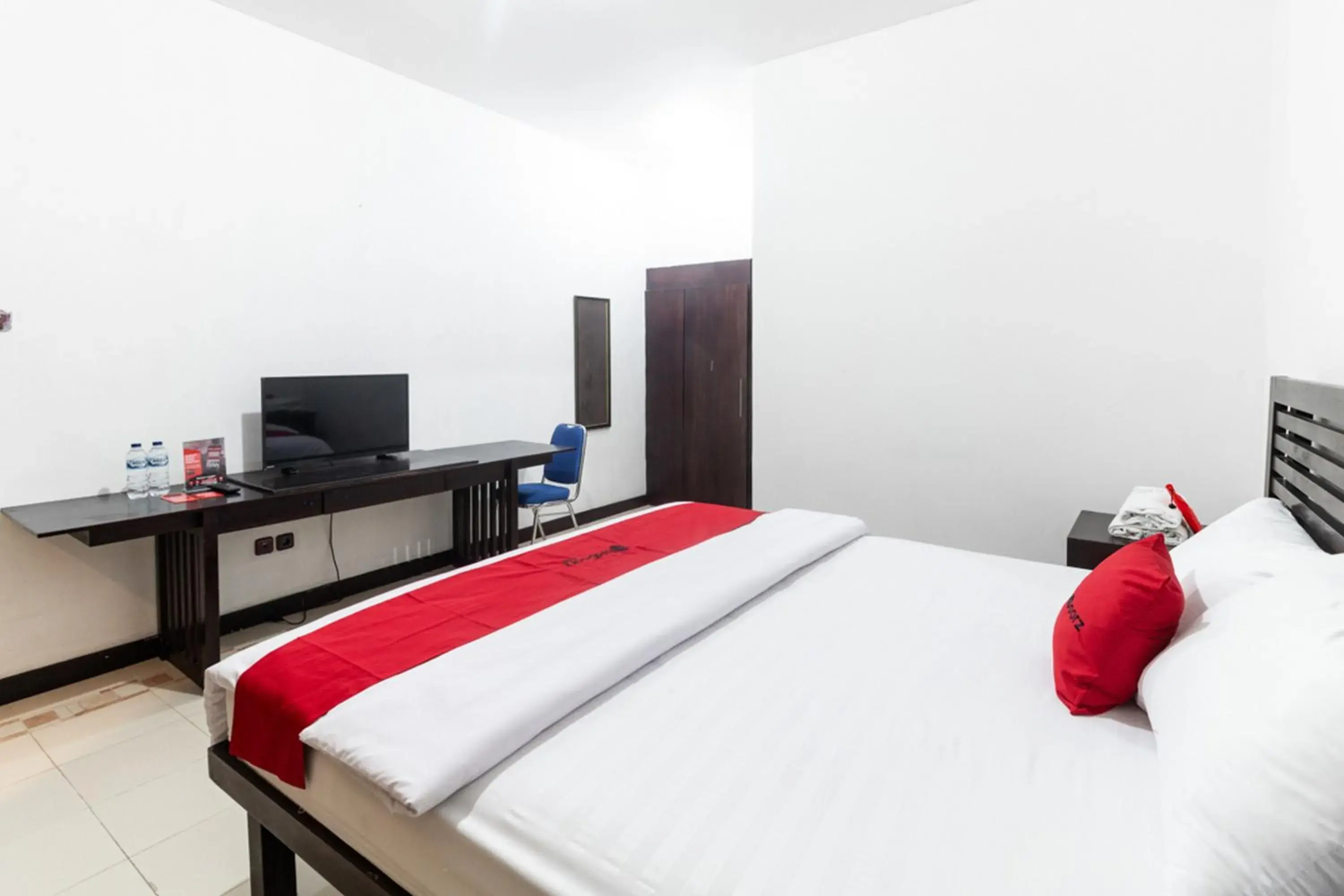 Bed in RedDoorz near Bahu Mall Manado Bed in RedDoorz near Bahu Mall Manado