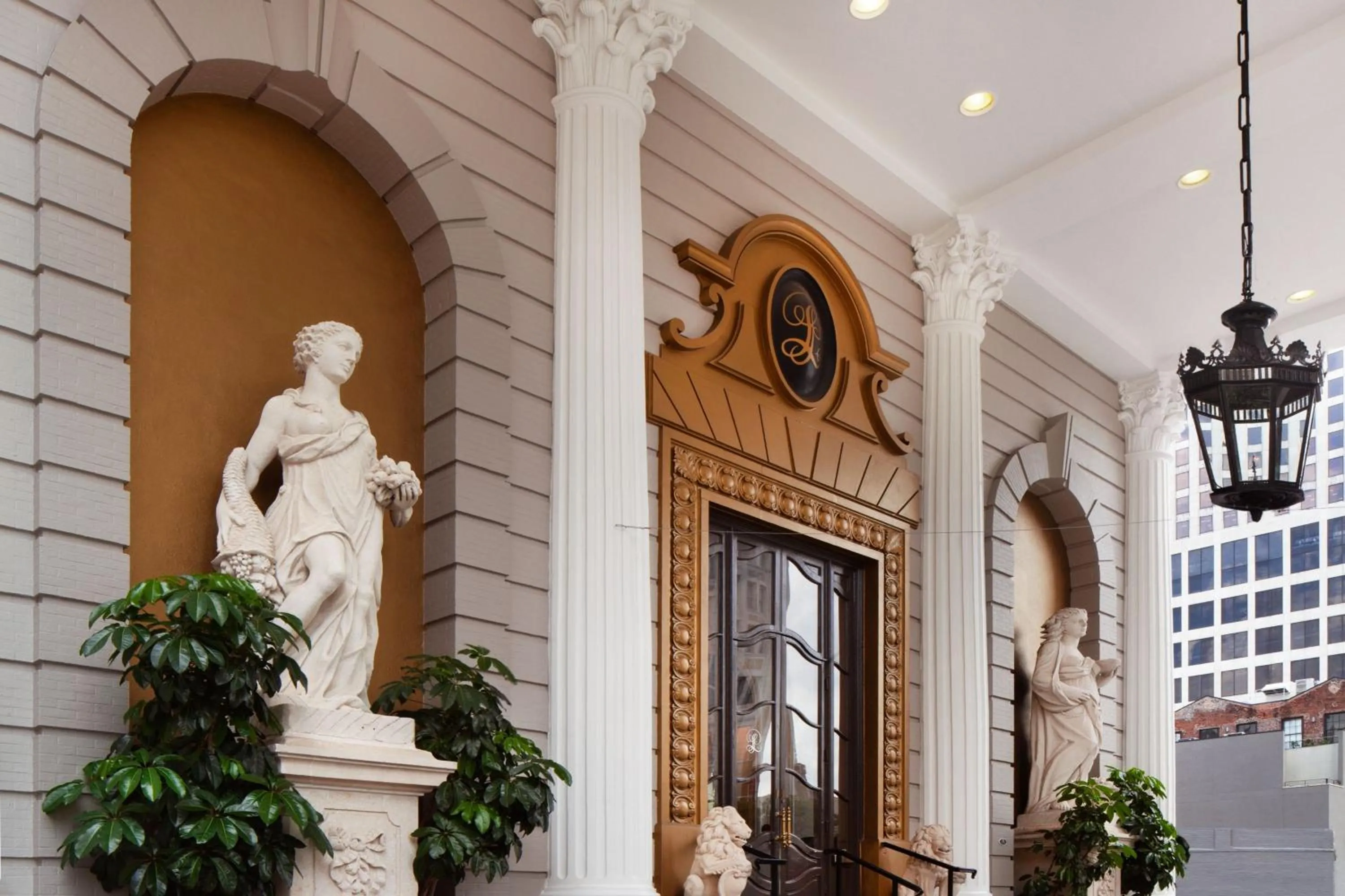 Property building in Le Pavillon, New Orleans, a Tribute Portfolio Hotel