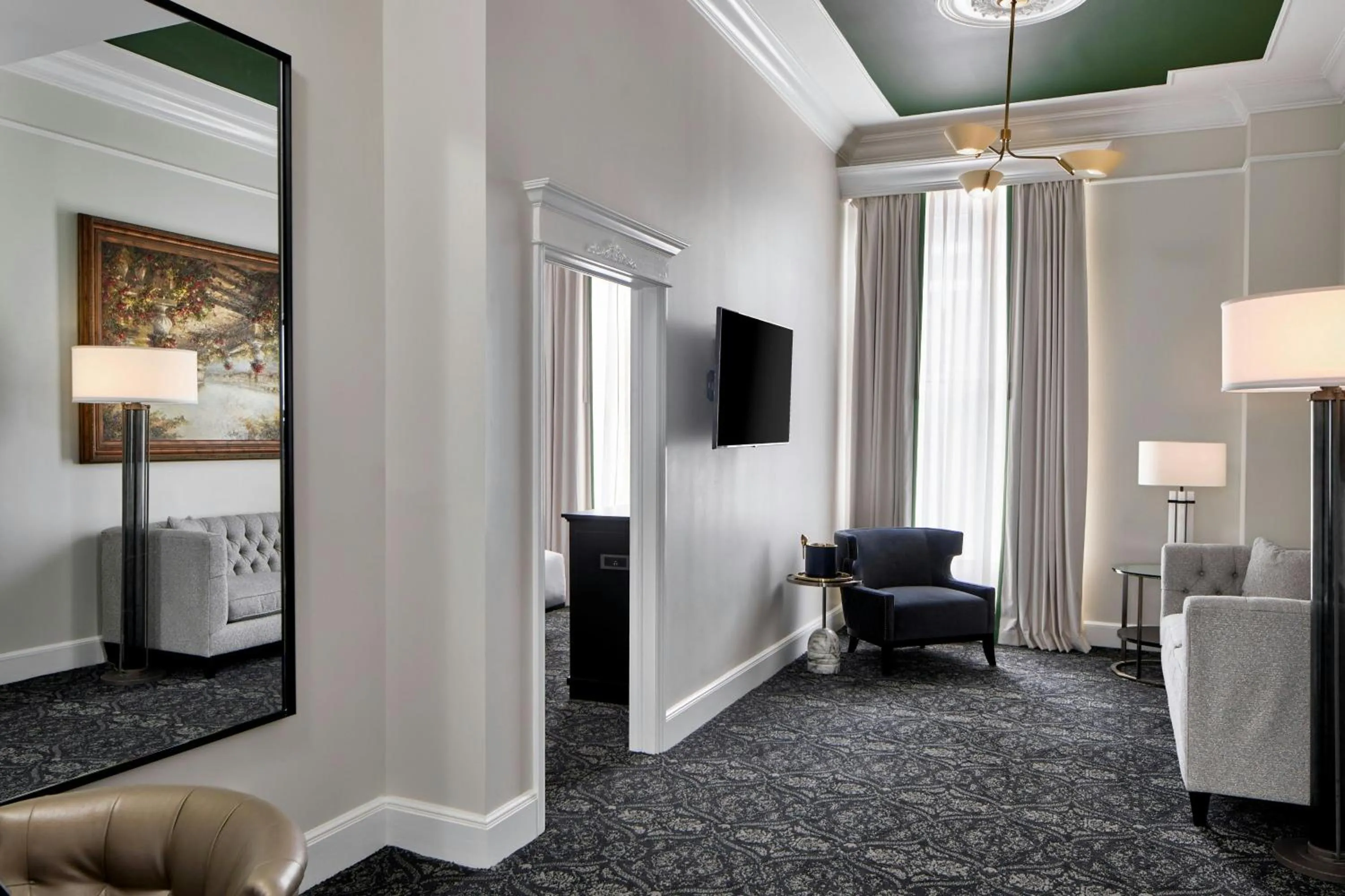 Photo of the whole room, Bed in Le Pavillon, New Orleans, a Tribute Portfolio Hotel