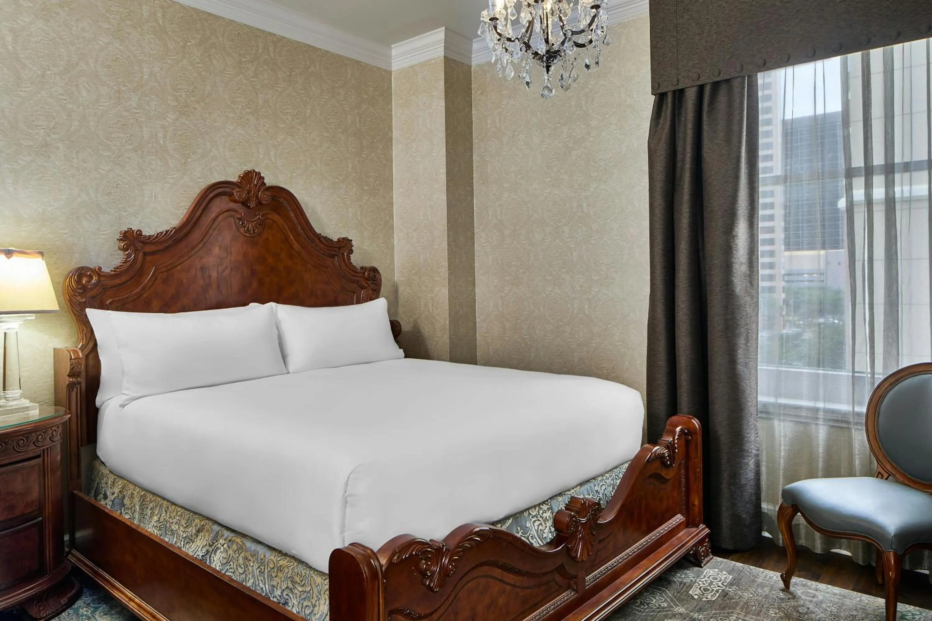 Photo of the whole room, Bed in Le Pavillon, New Orleans, a Tribute Portfolio Hotel