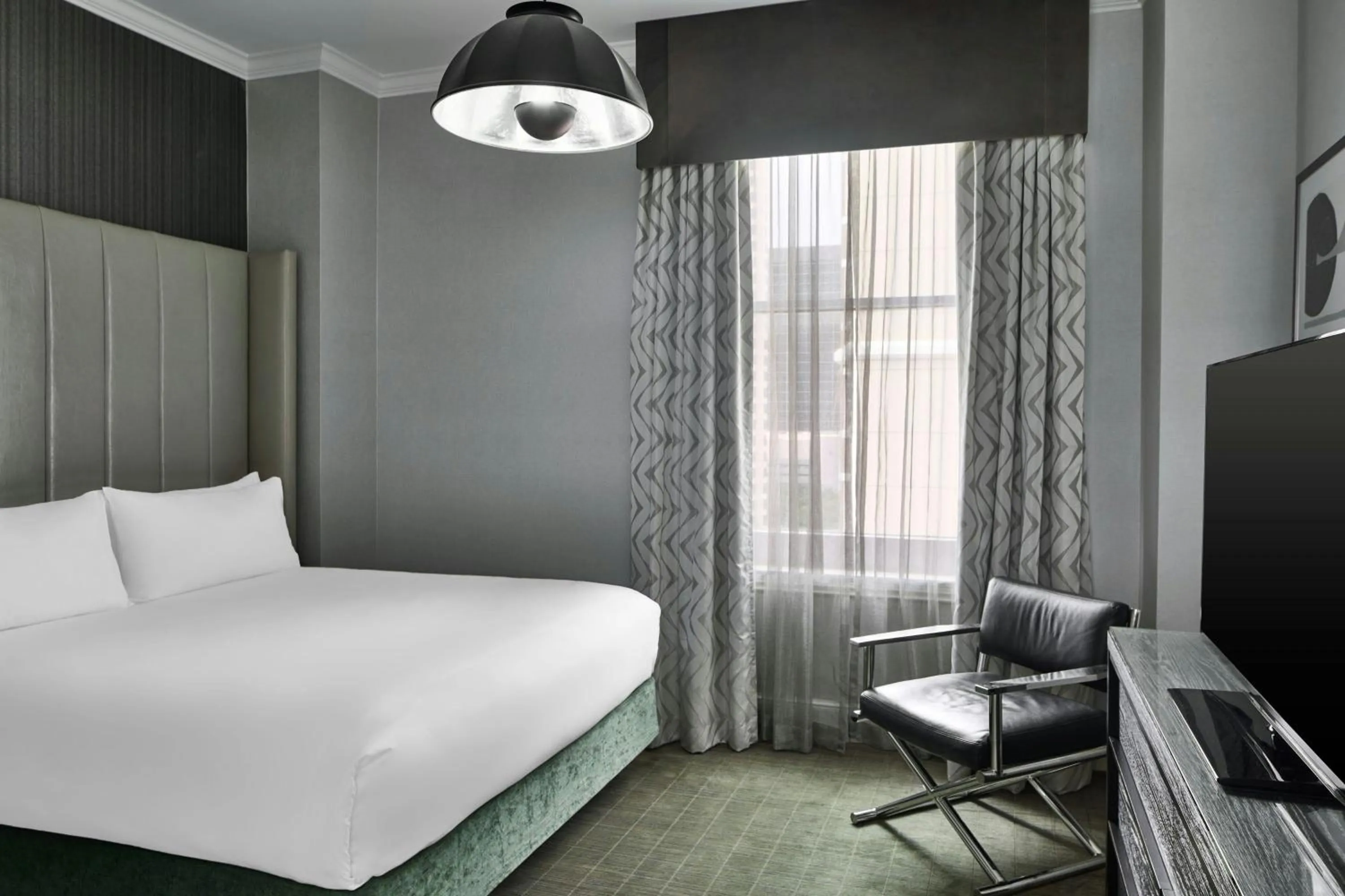 Photo of the whole room, Bed in Le Pavillon, New Orleans, a Tribute Portfolio Hotel