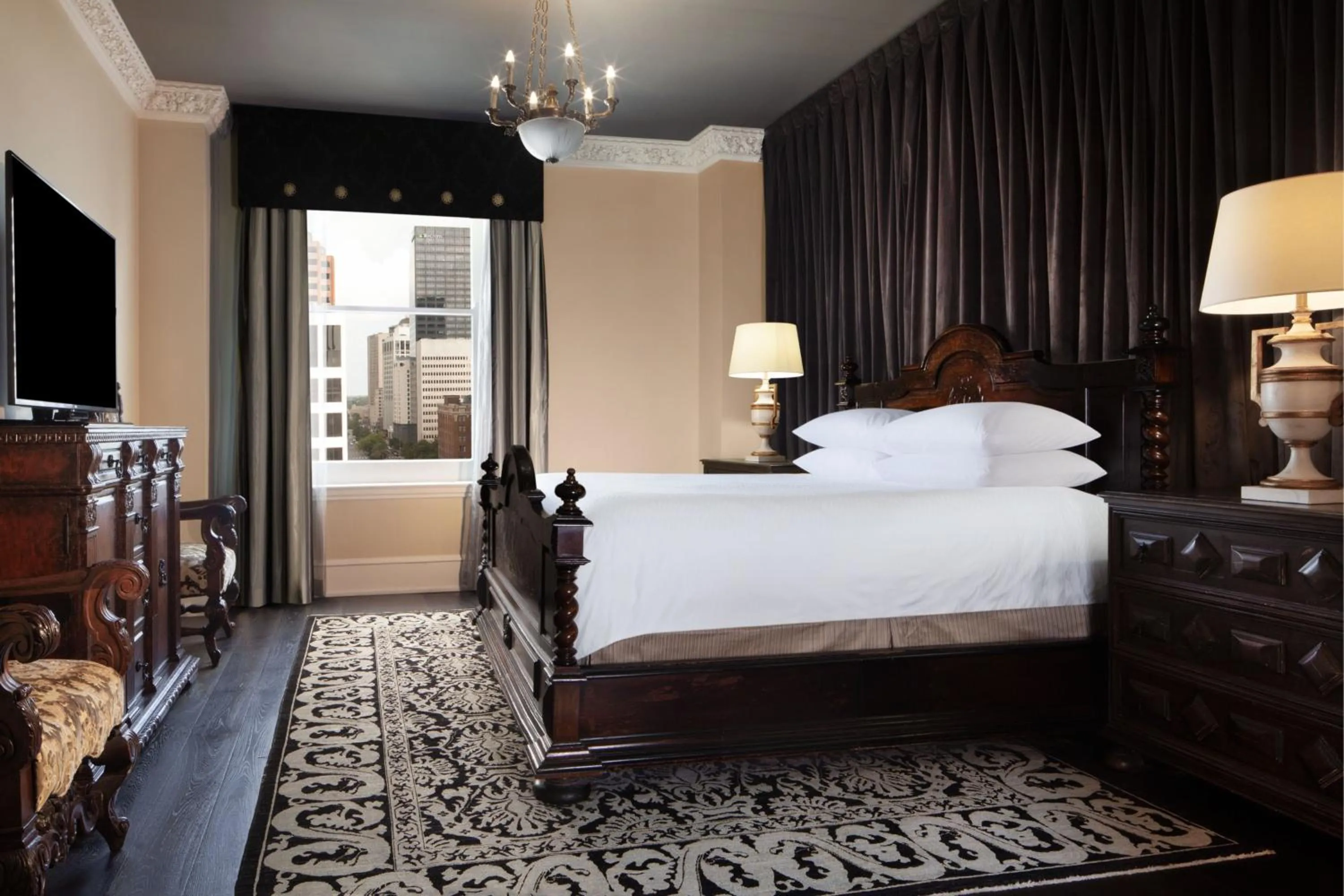 Photo of the whole room, Bed in Le Pavillon, New Orleans, a Tribute Portfolio Hotel