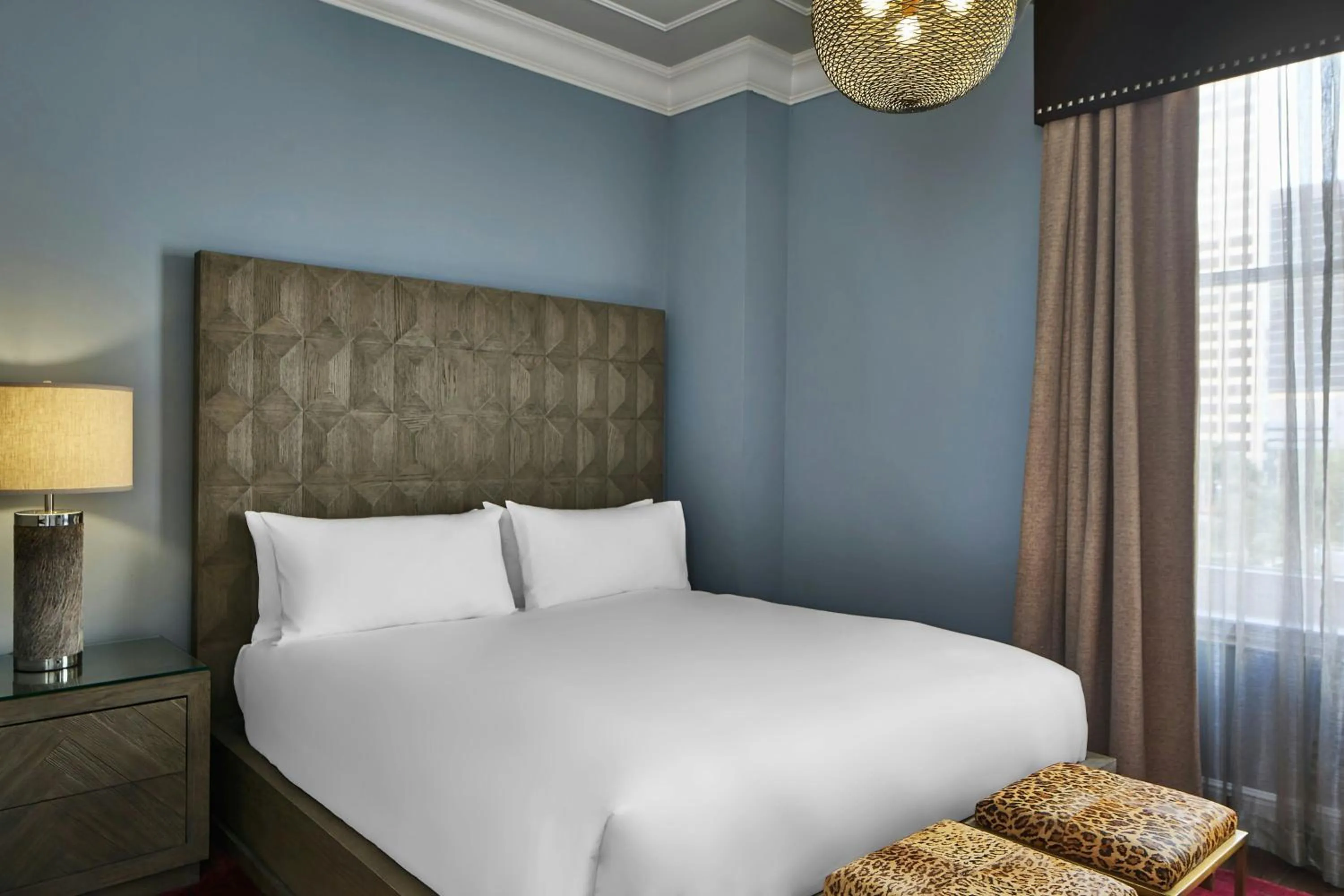 Photo of the whole room, Bed in Le Pavillon, New Orleans, a Tribute Portfolio Hotel