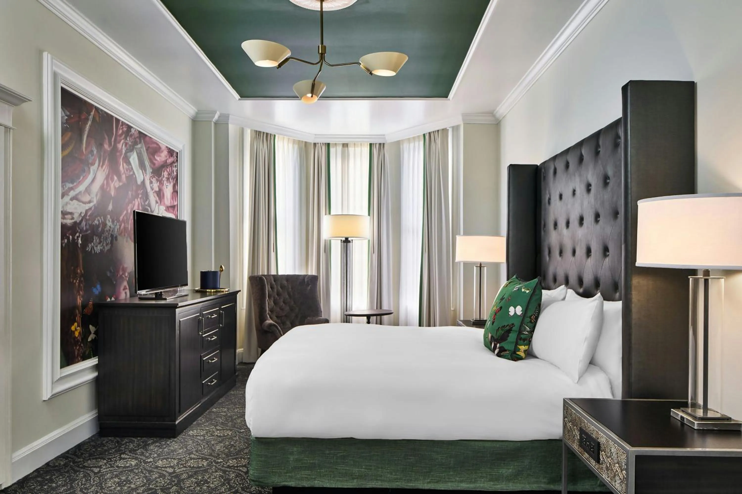 Photo of the whole room, Bed in Le Pavillon, New Orleans, a Tribute Portfolio Hotel