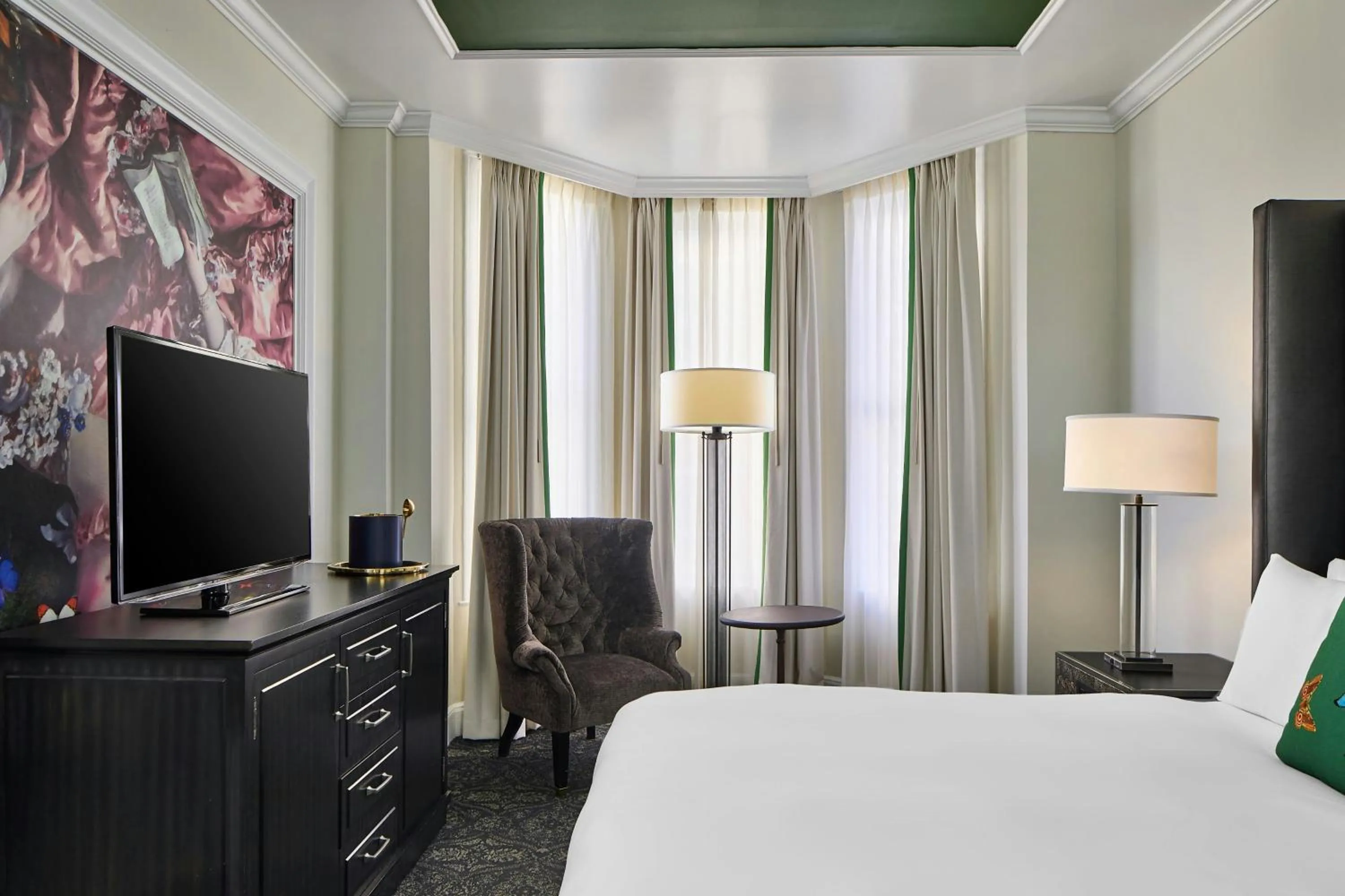 Photo of the whole room, Bed in Le Pavillon, New Orleans, a Tribute Portfolio Hotel