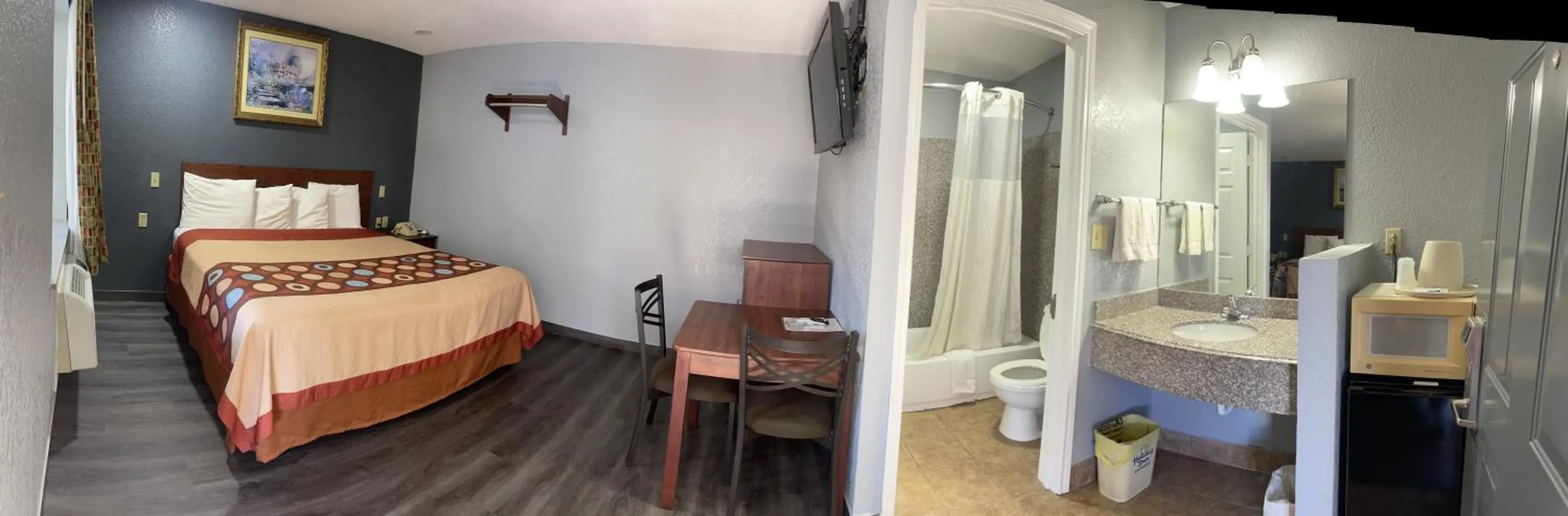 Bathroom, Bed in Budget Inn Buffalo