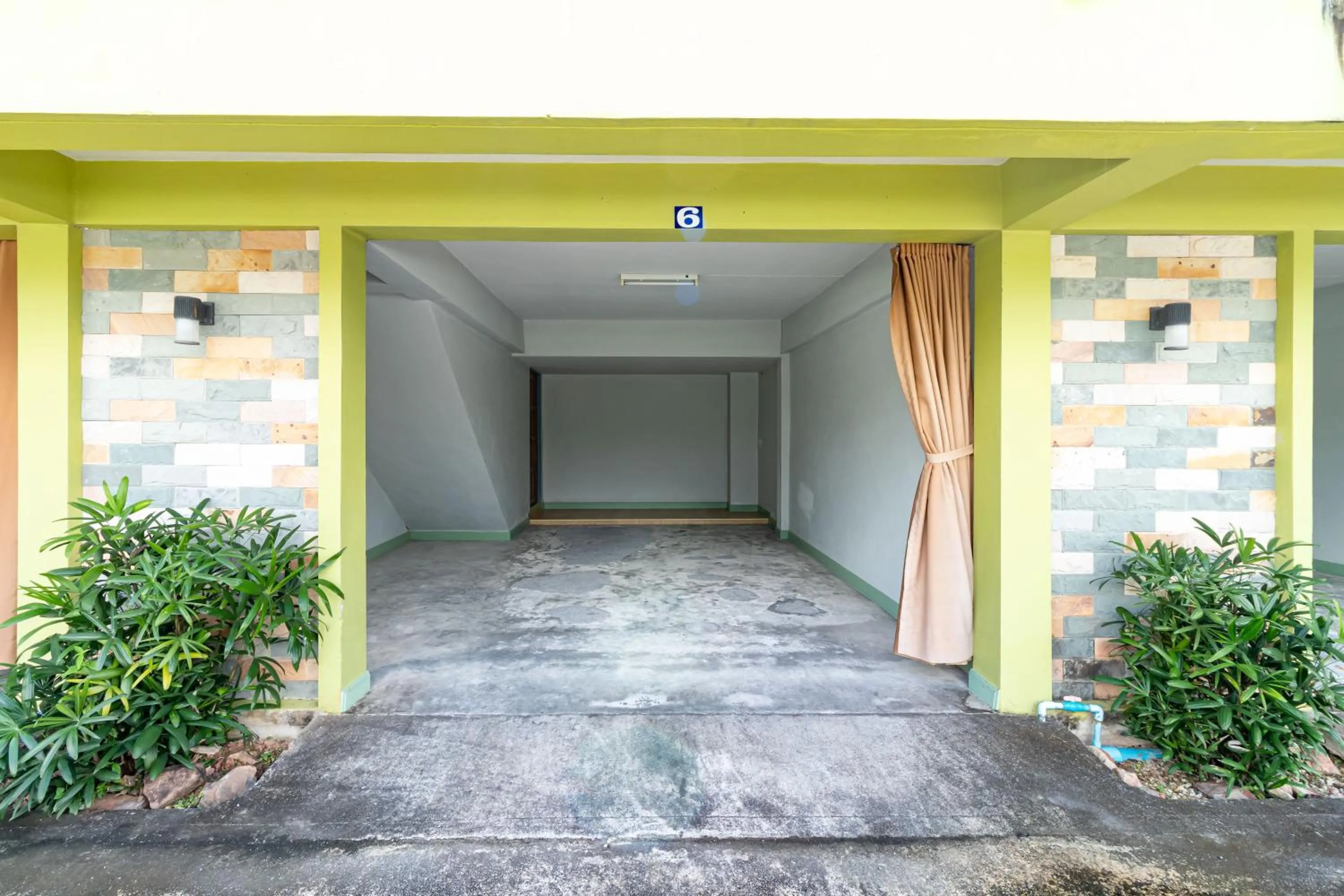 Facade/entrance in Khum Suk Resort