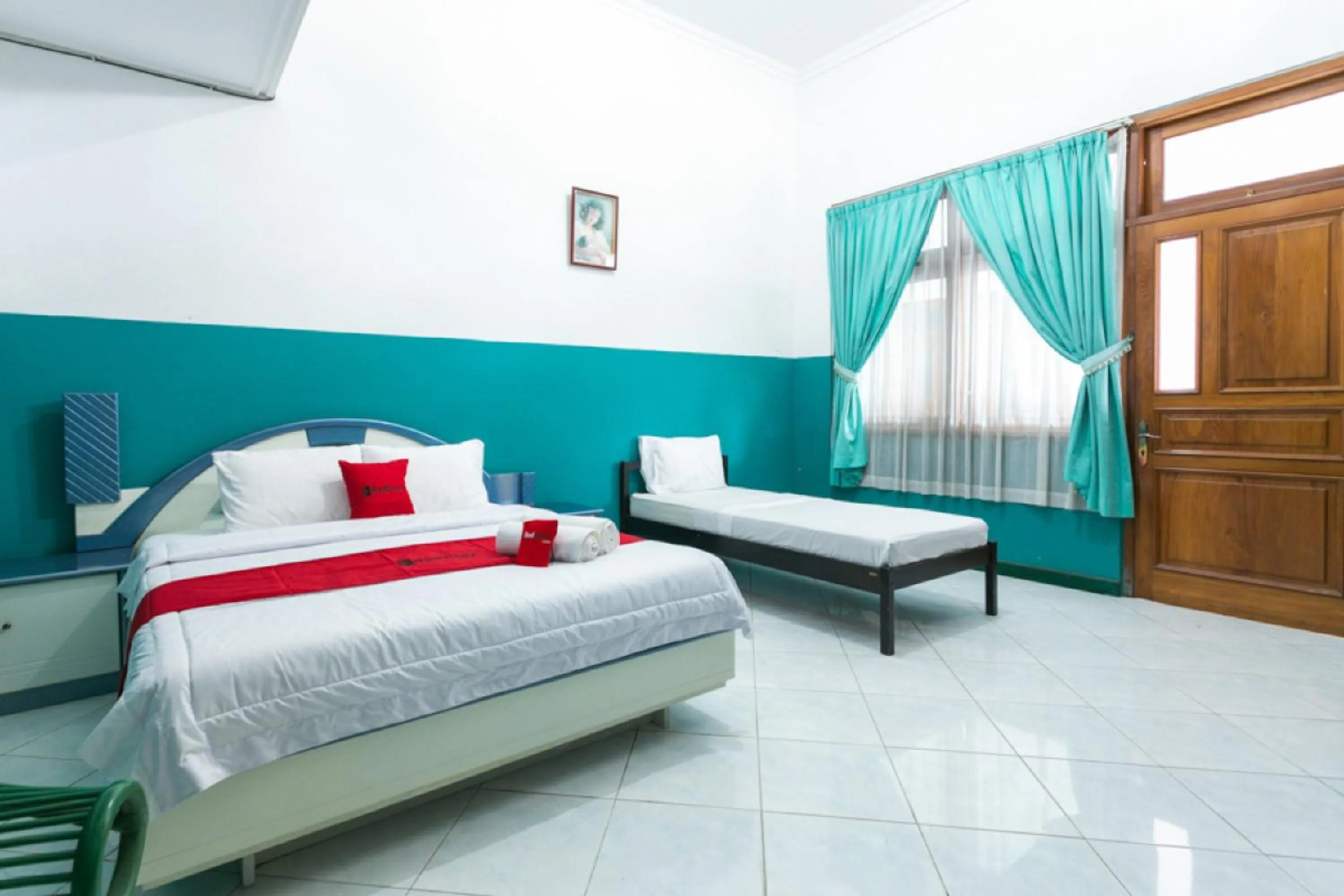Bed in RedDoorz Syariah near Alun Alun Magelang Bayeman